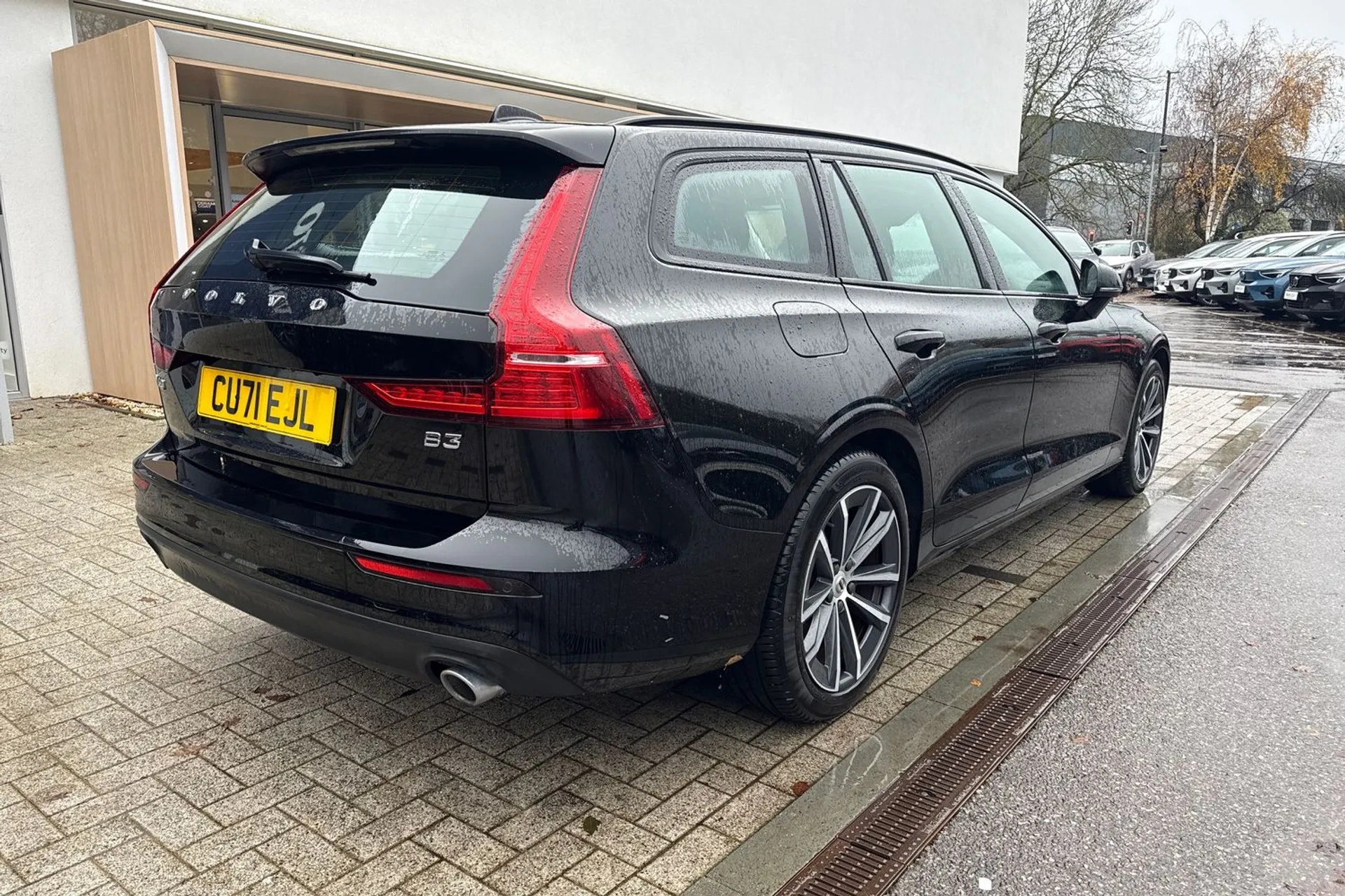 Volvo V60 thumbnail image number 3