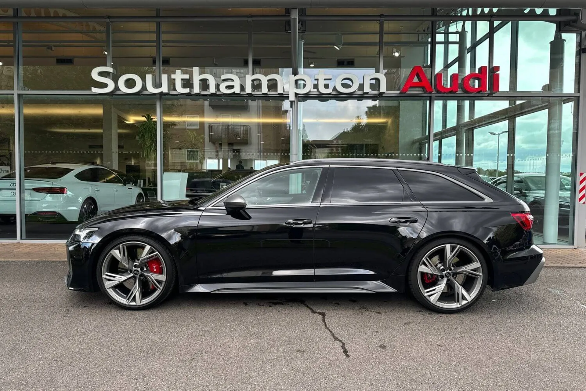 Audi RS6 thumbnail image number 10