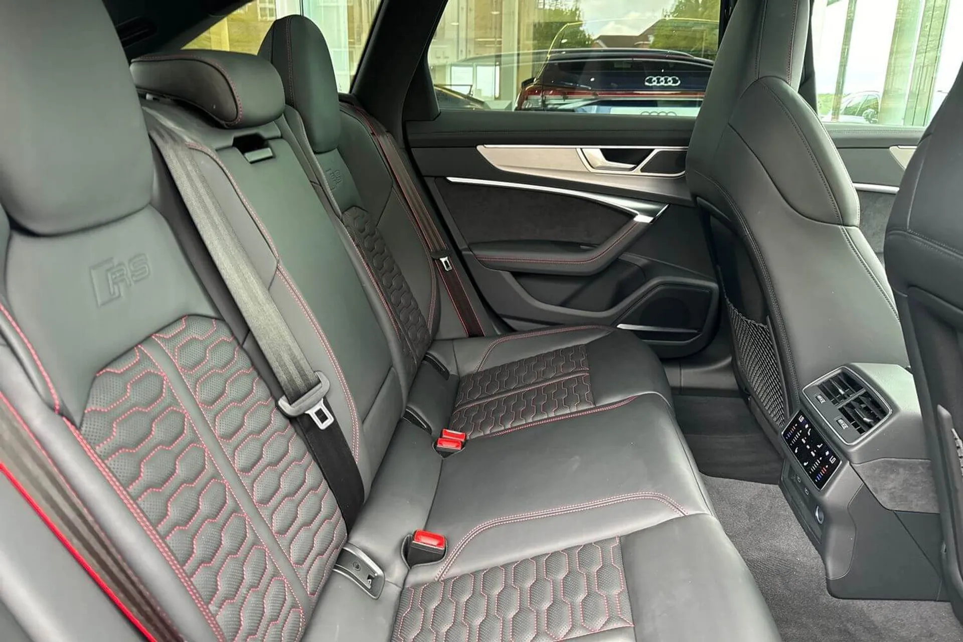 Audi RS6 thumbnail image number 24