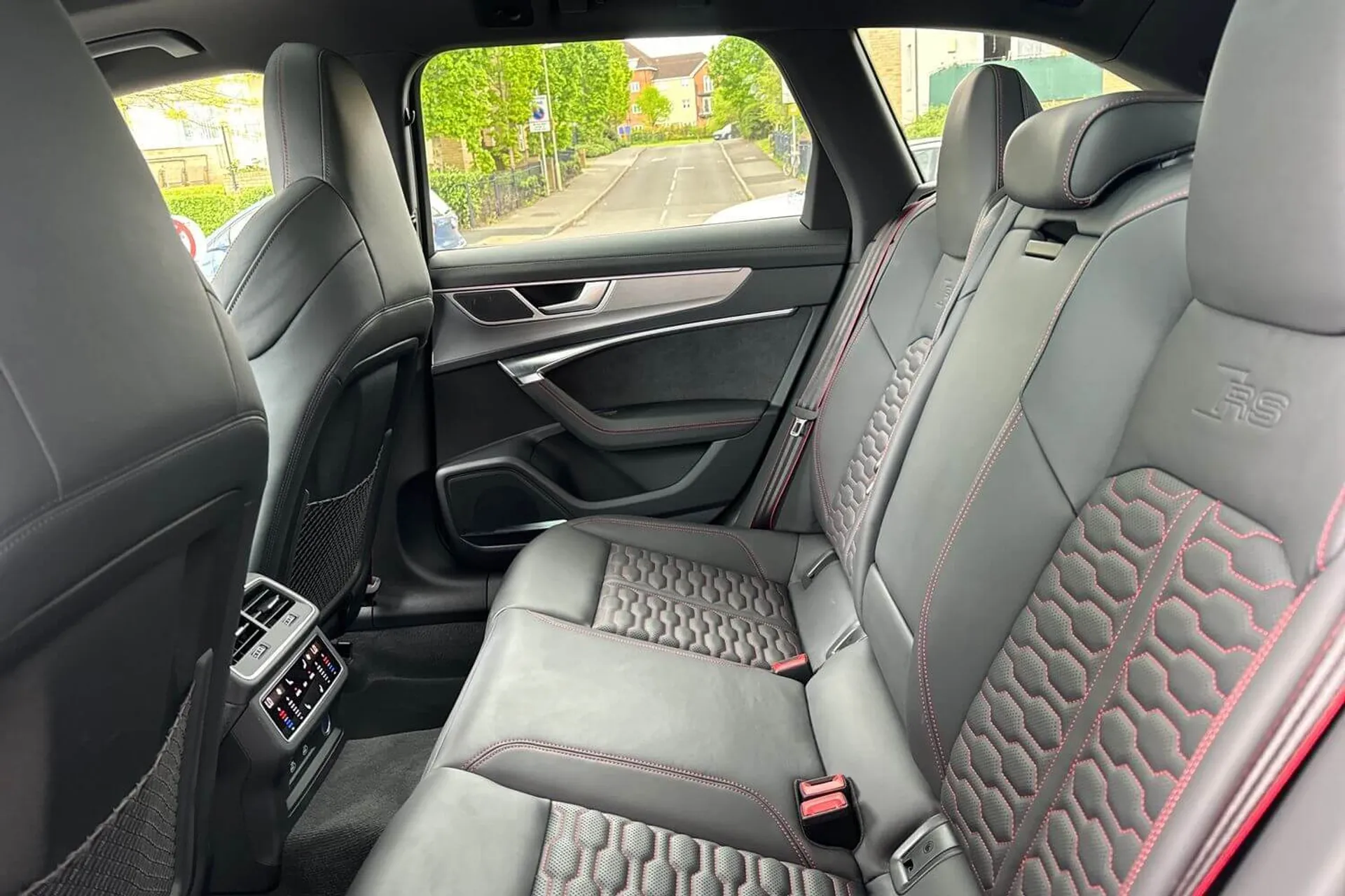 Audi RS6 thumbnail image number 31