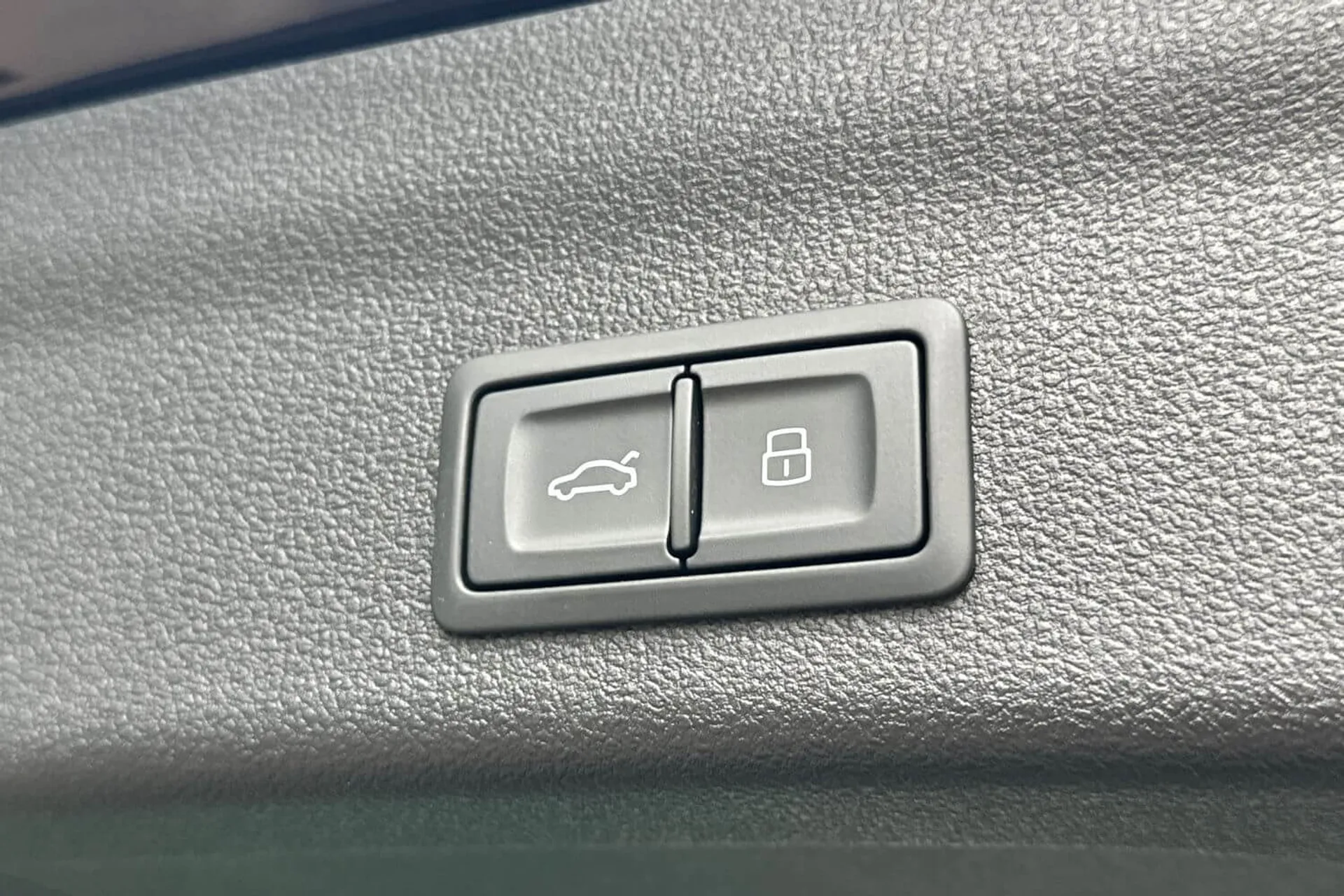 Audi RS6 thumbnail image number 22