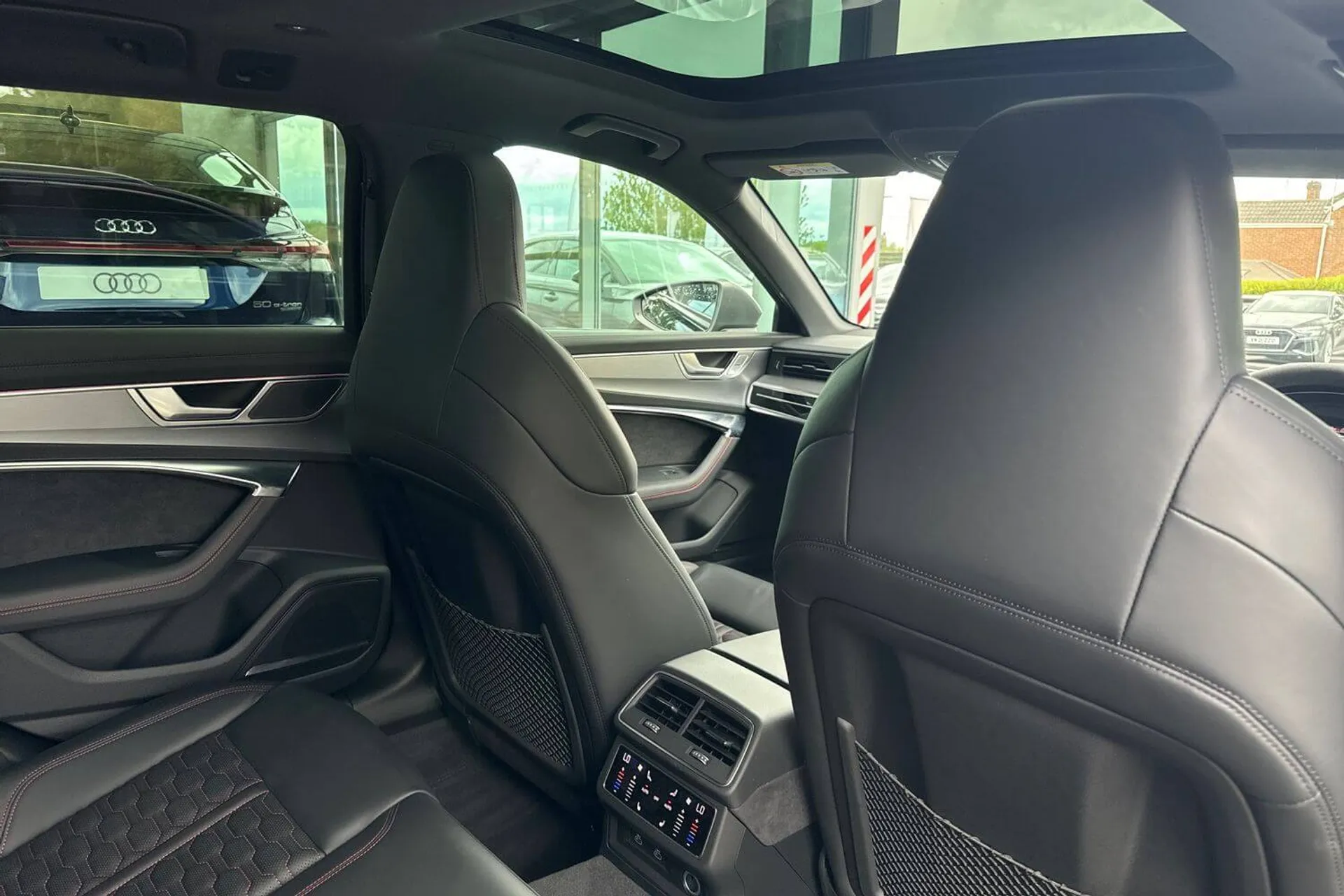 Audi RS6 thumbnail image number 25