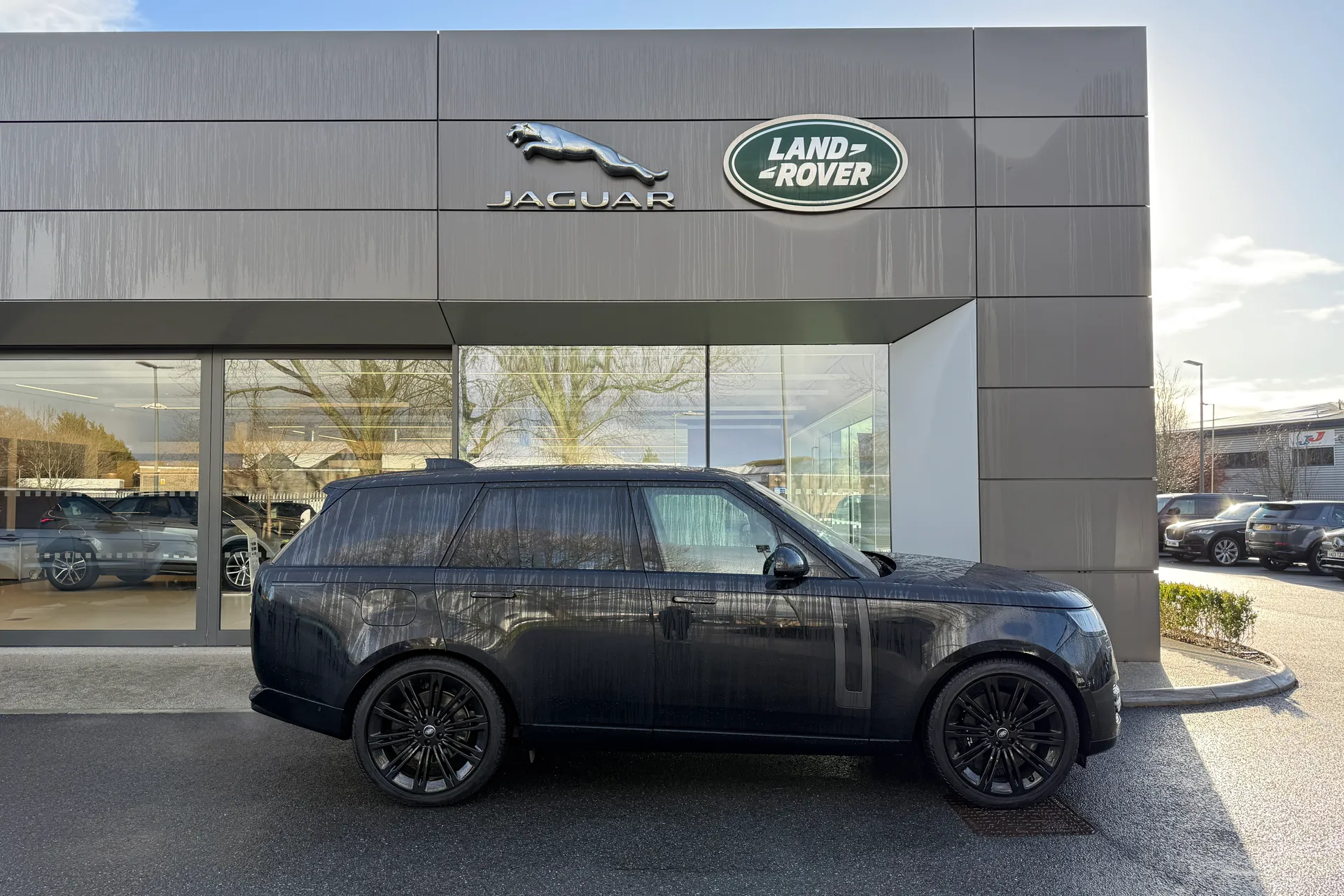 LAND ROVER RANGE ROVER thumbnail image number 2