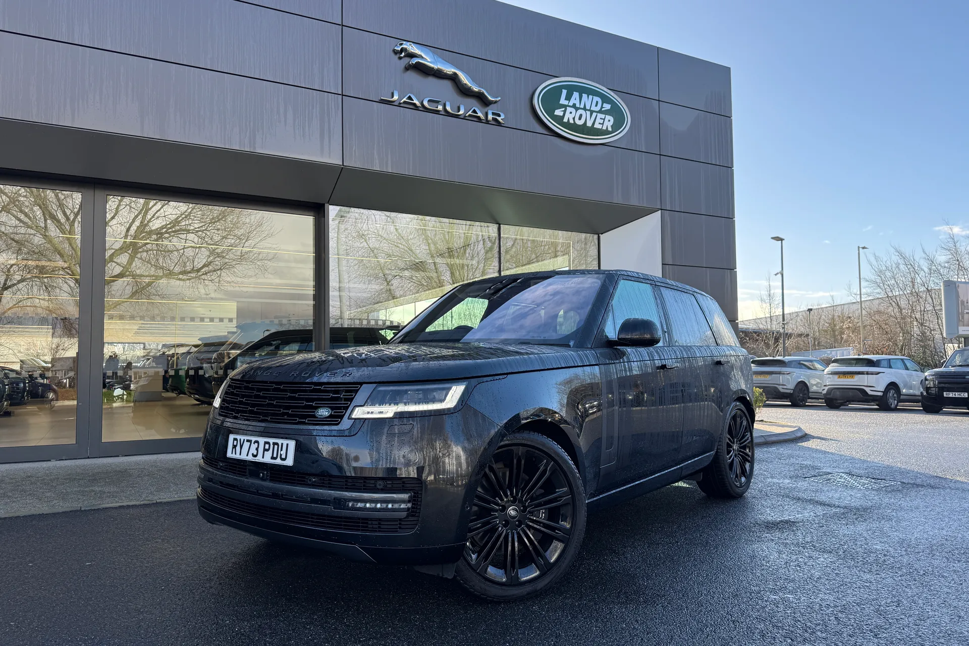 LAND ROVER RANGE ROVER focused image