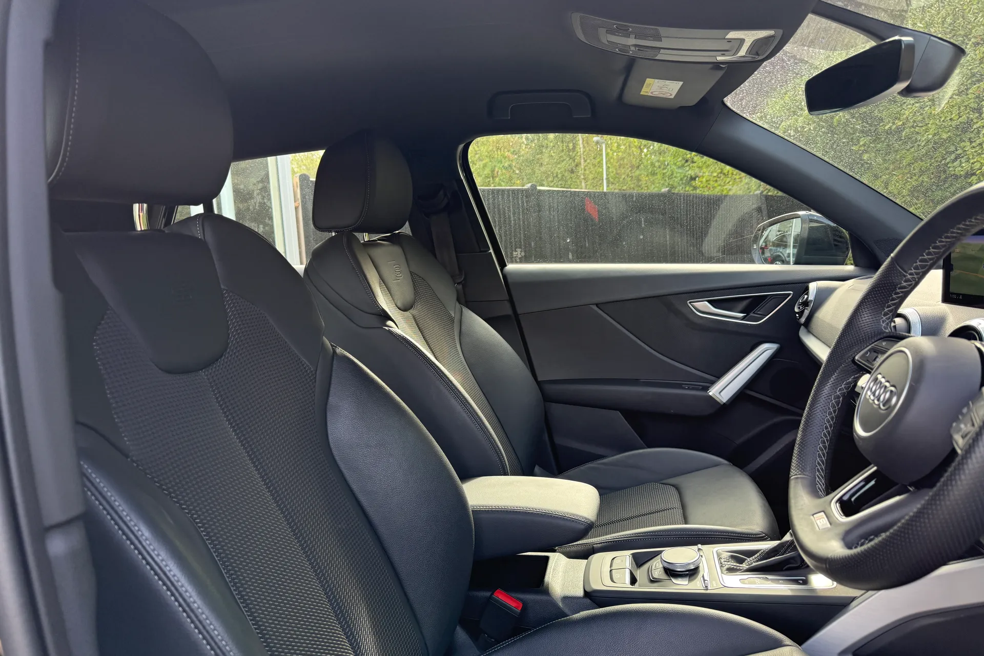 Audi Q2 thumbnail image number 19