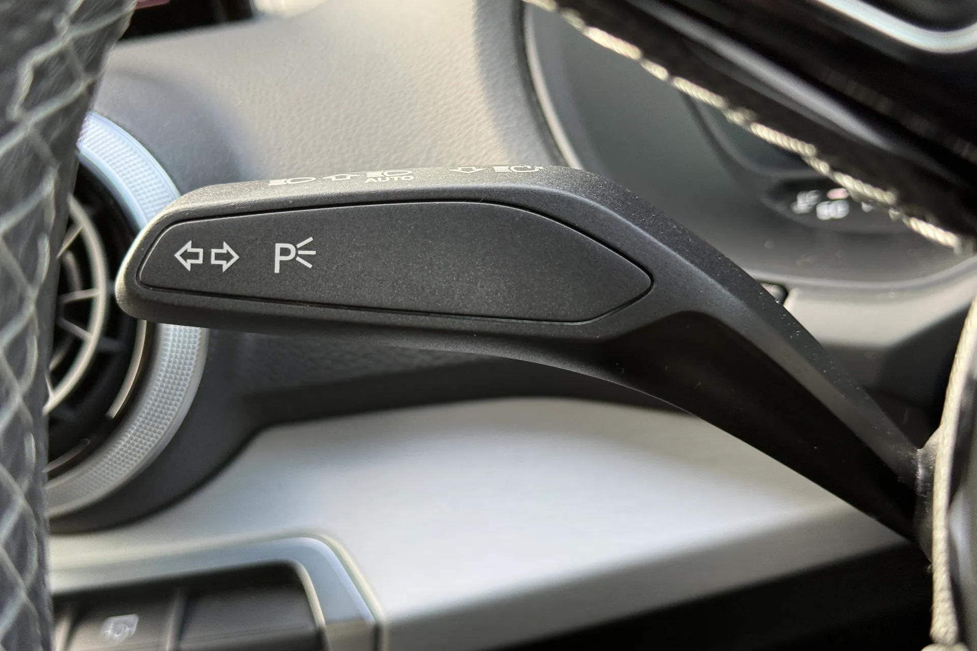 Audi Q2 thumbnail image number 7