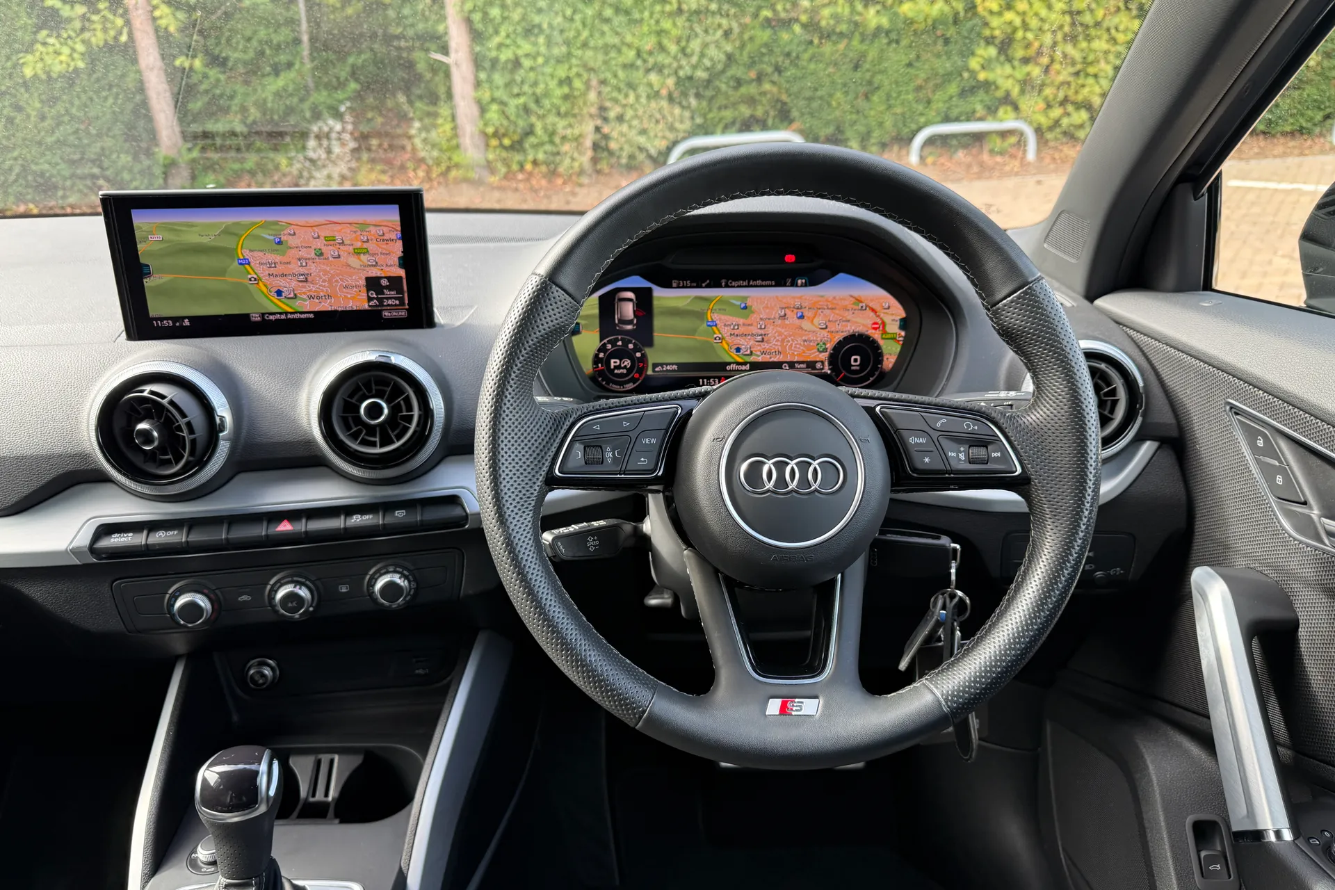 Audi Q2 thumbnail image number 32