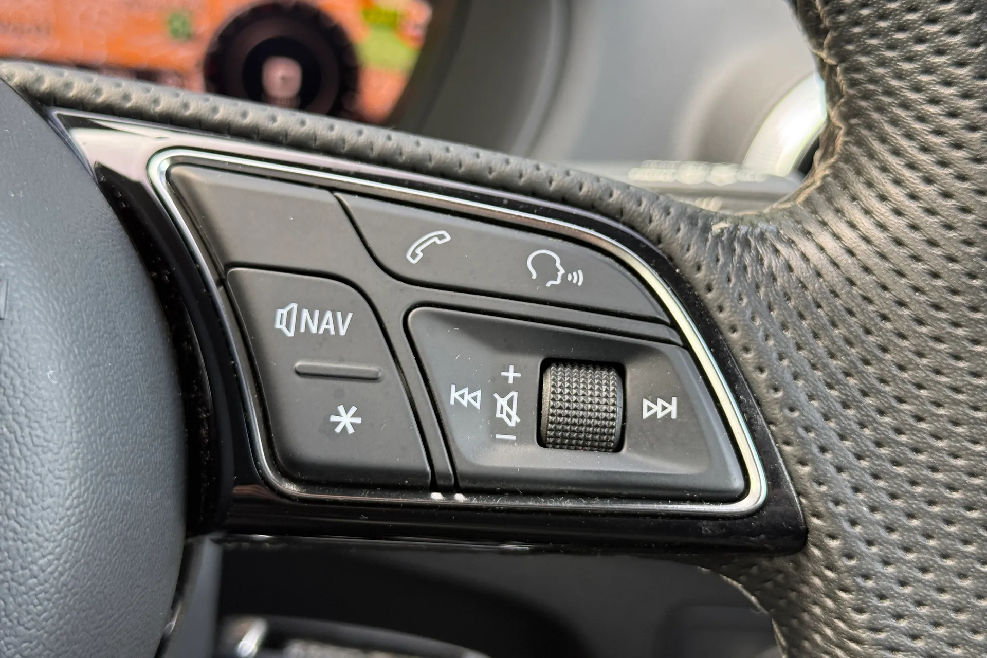 Audi Q2 thumbnail image number 17