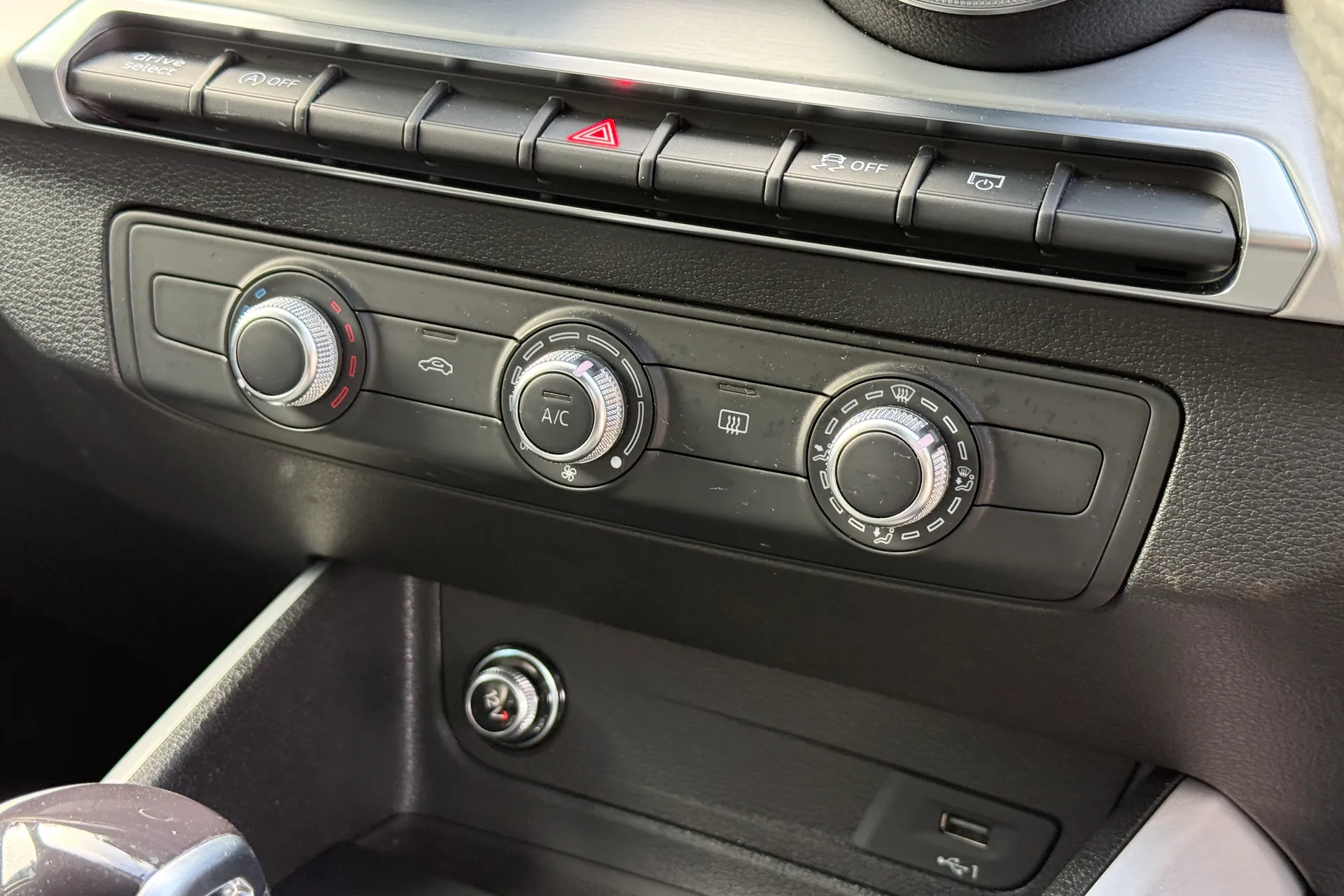 Audi Q2 thumbnail image number 21