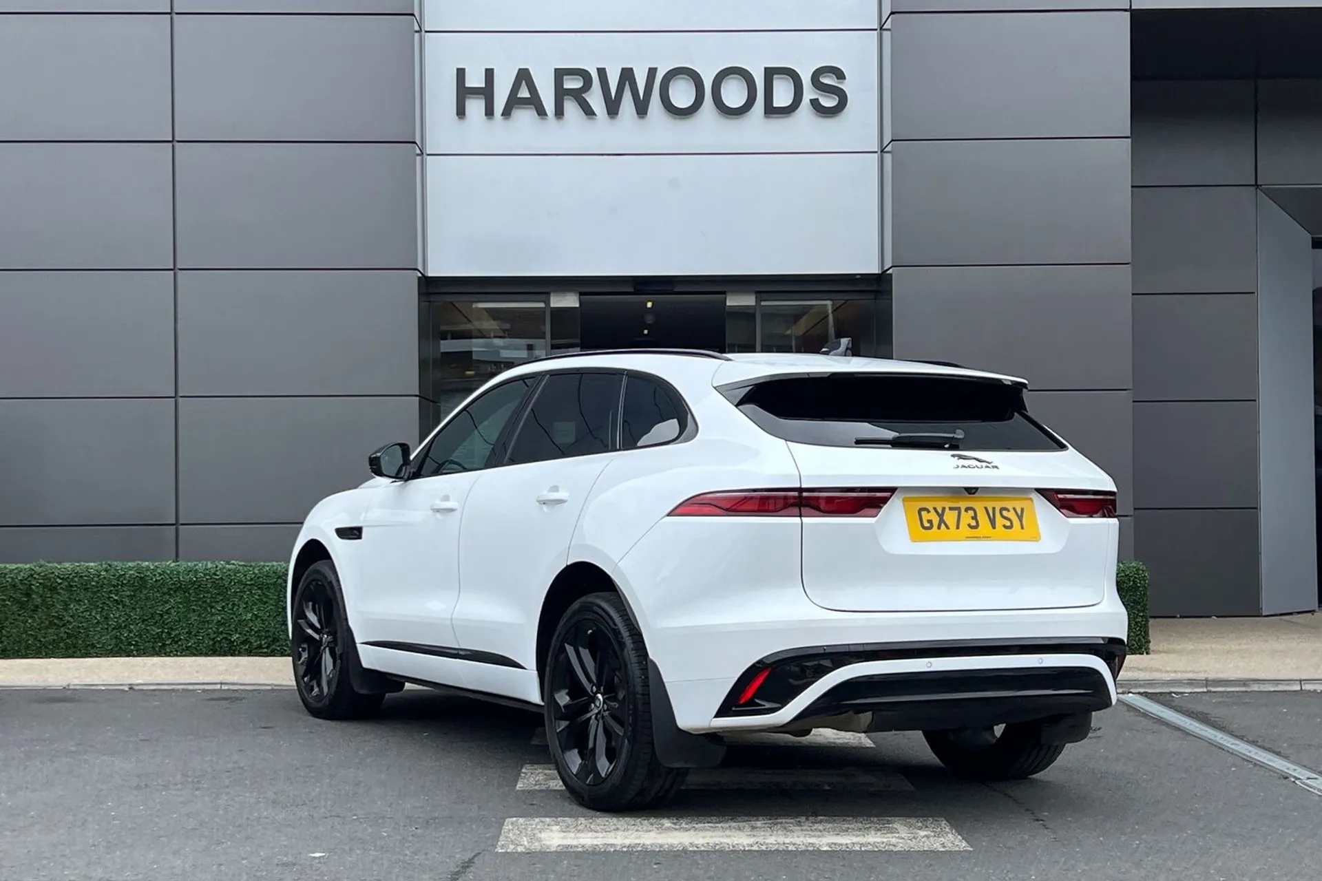 Jaguar F-PACE thumbnail image number 9