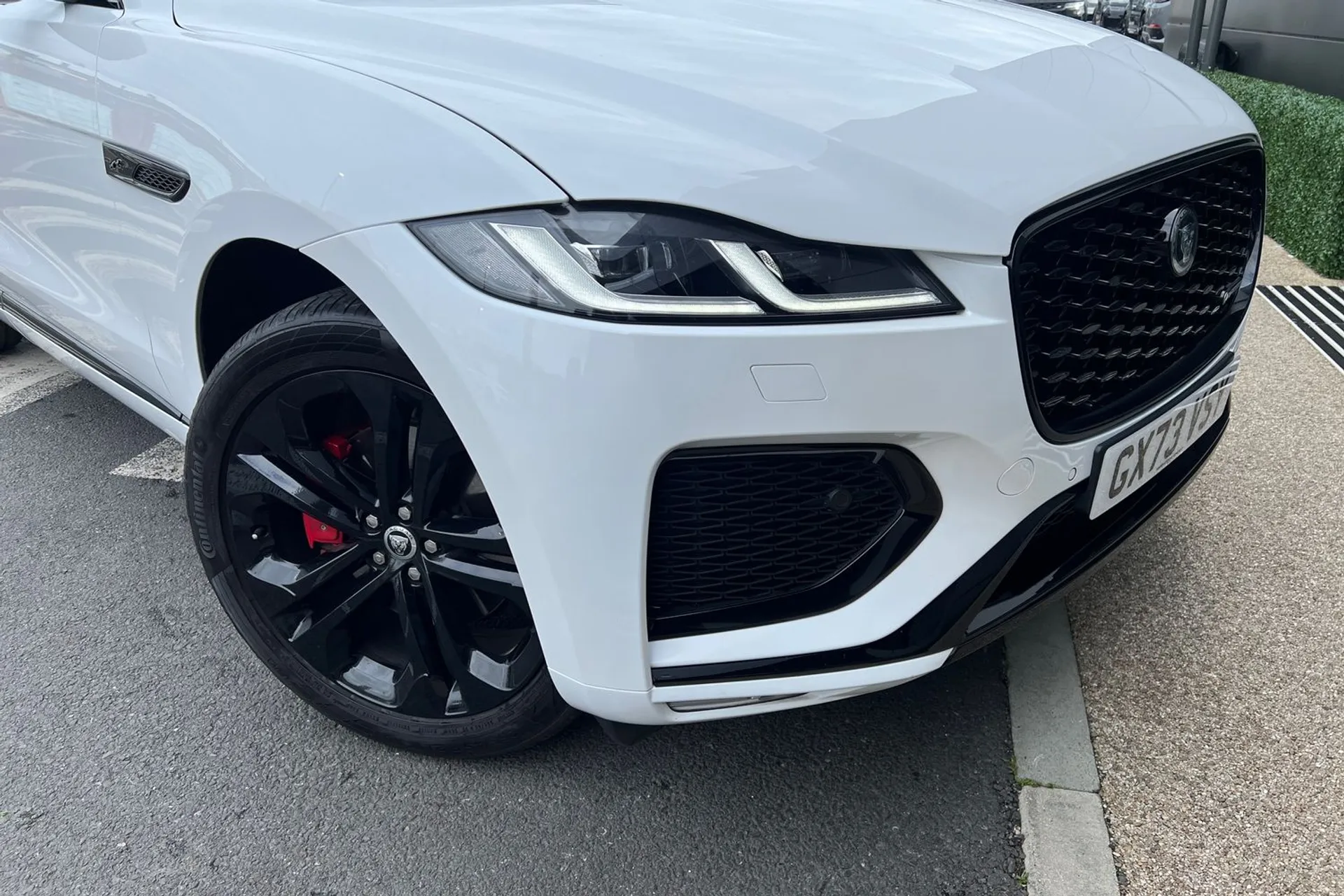 Jaguar F-PACE thumbnail image number 22