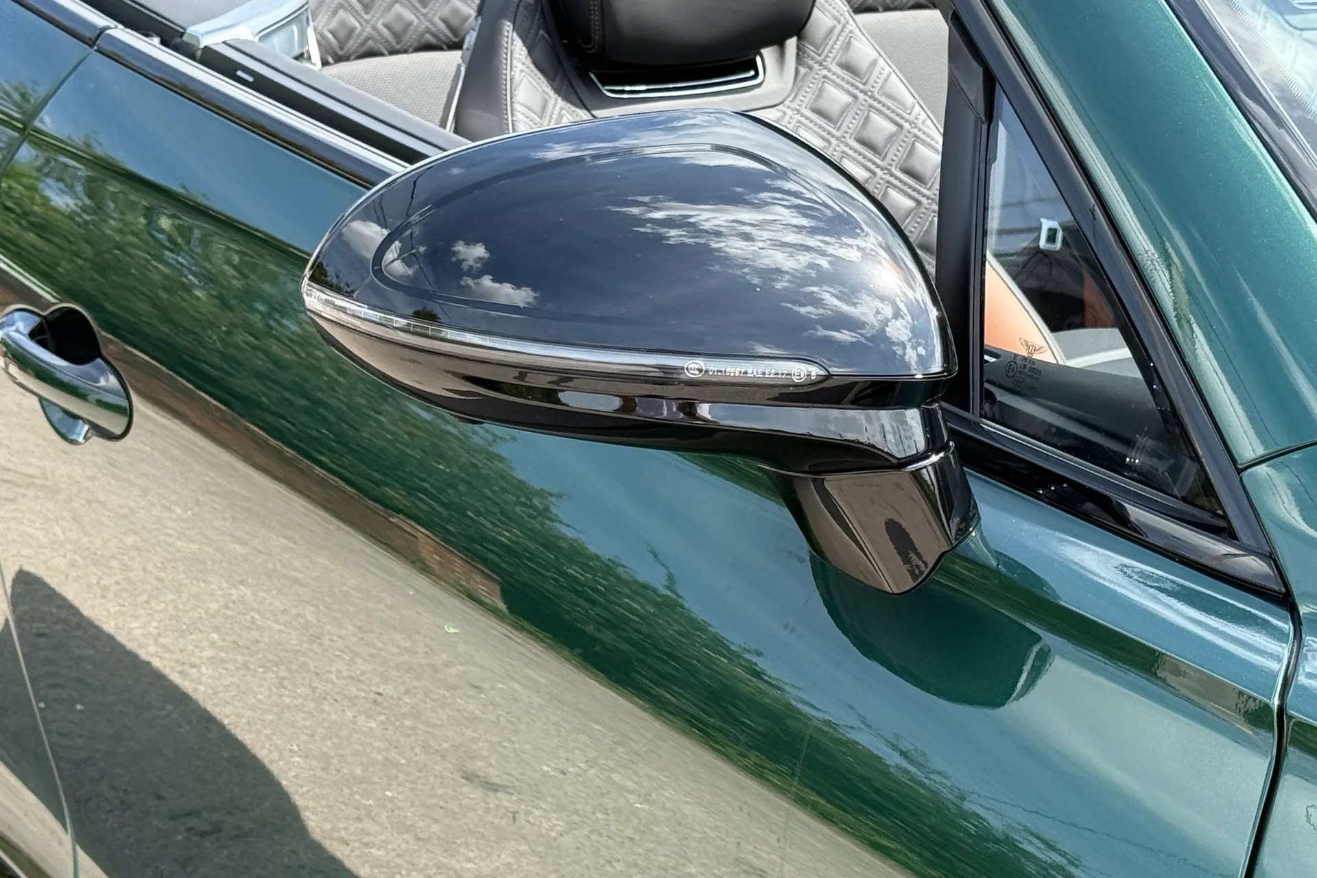 Bentley CONTINENTAL GTC thumbnail image number 17