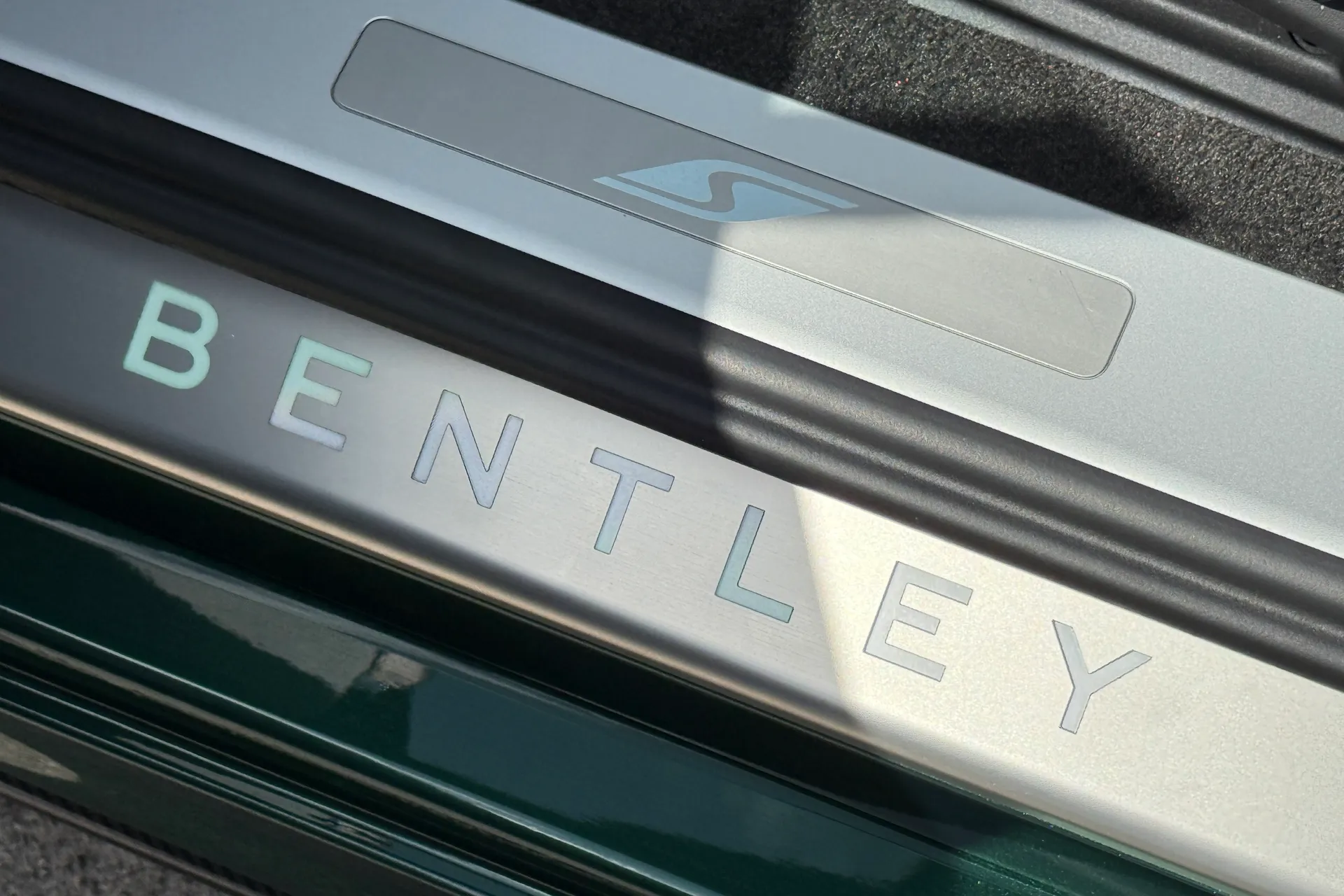 Bentley CONTINENTAL GTC thumbnail image number 25