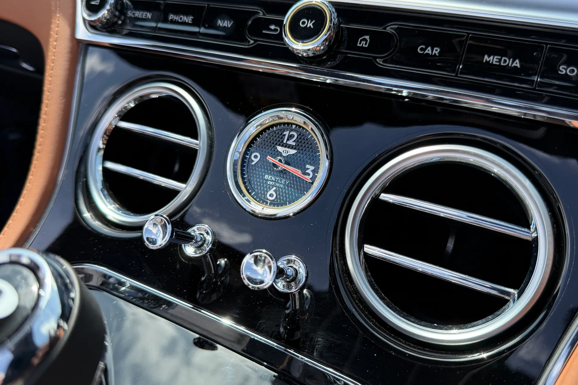 Bentley CONTINENTAL GTC thumbnail image number 42