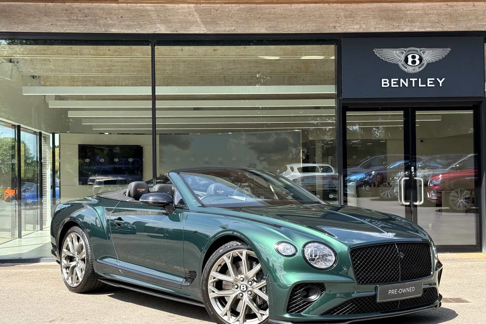 Bentley CONTINENTAL GTC focused image