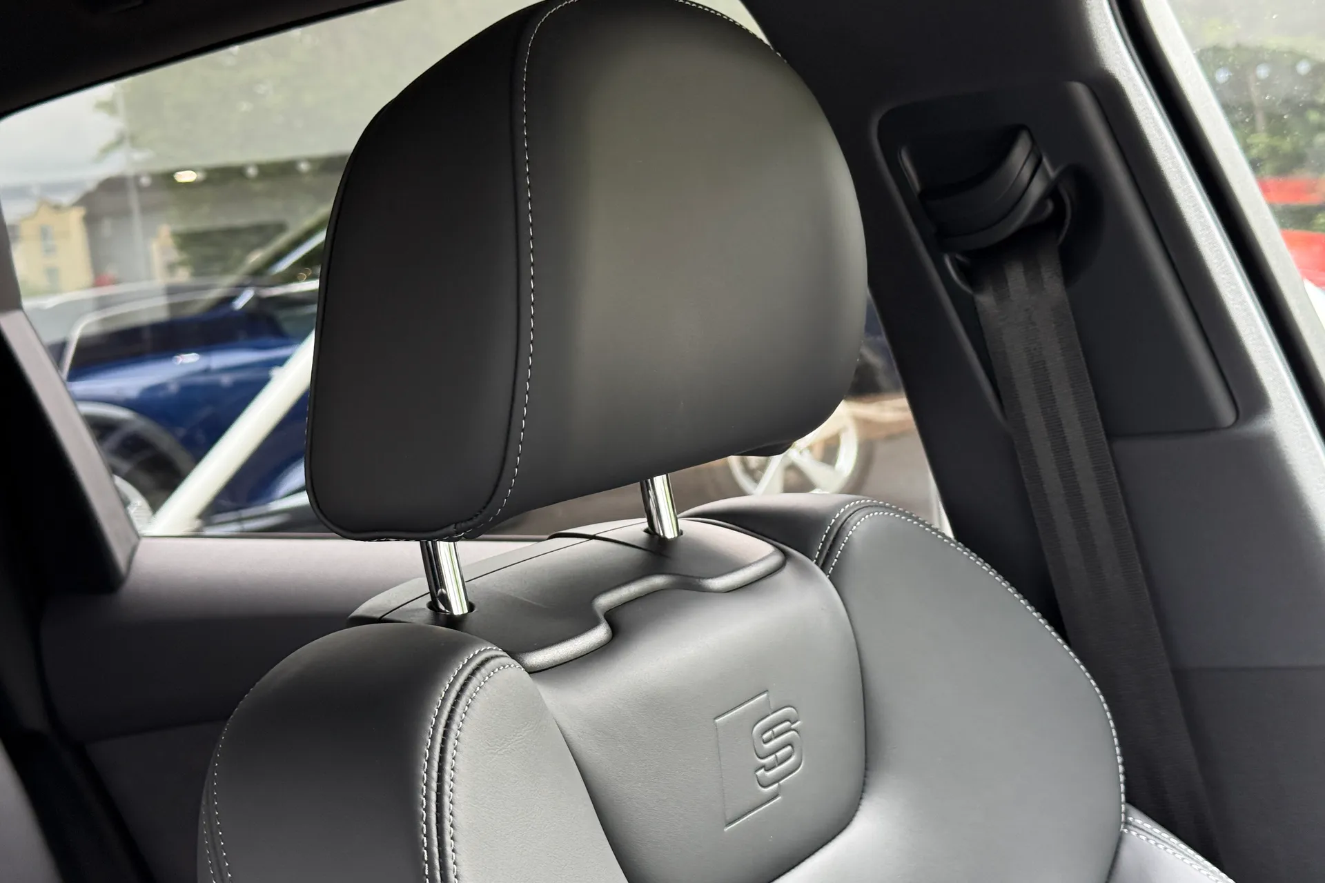 Audi Q7 thumbnail image number 28