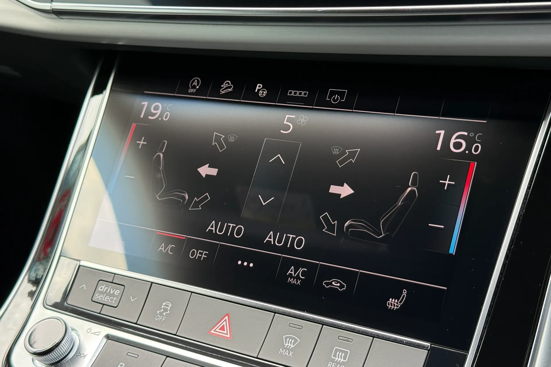 Audi Q7 thumbnail image number 16