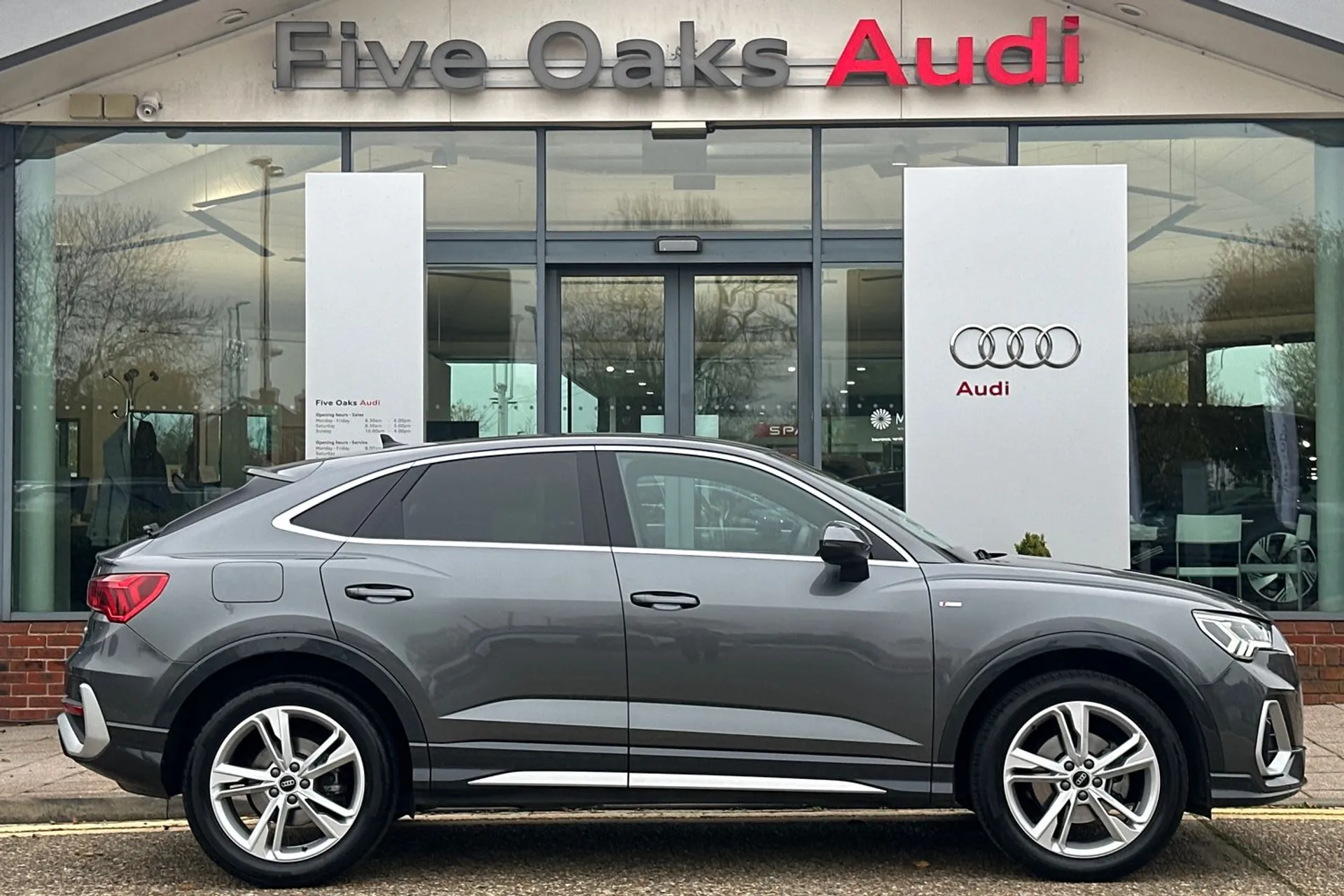 Audi Q3 thumbnail image number 2