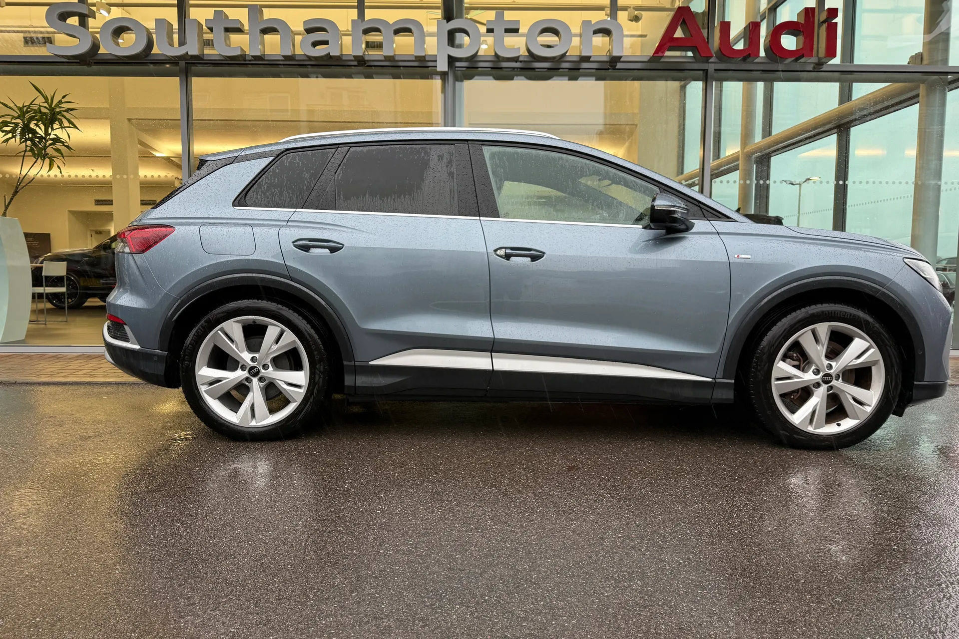 Audi Q4 thumbnail image number 37