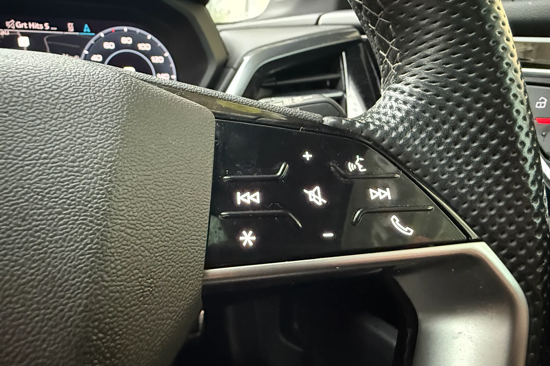 Audi Q4 thumbnail image number 9