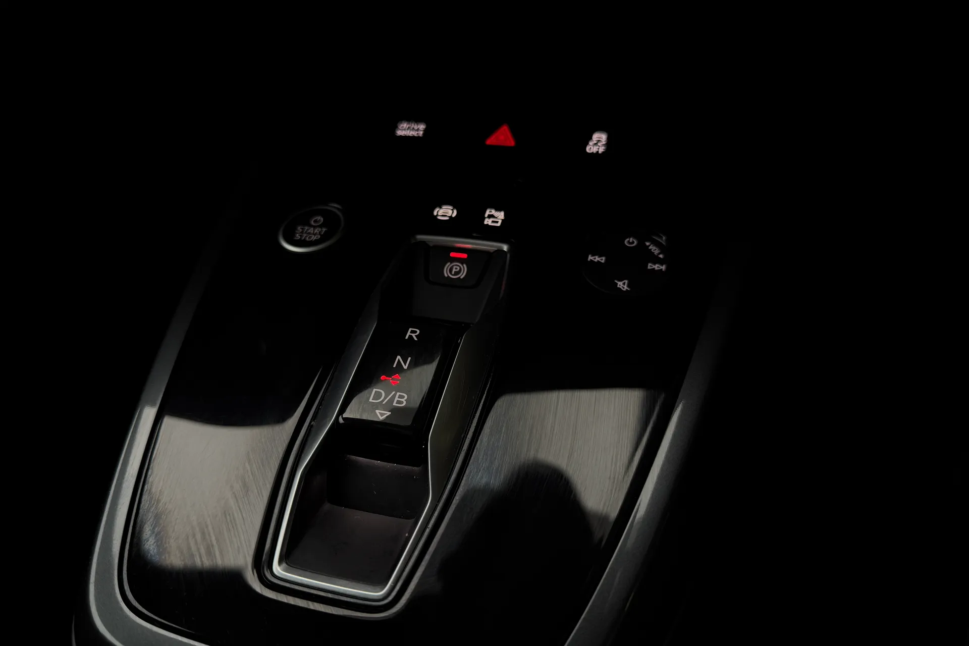 Audi Q4 thumbnail image number 14