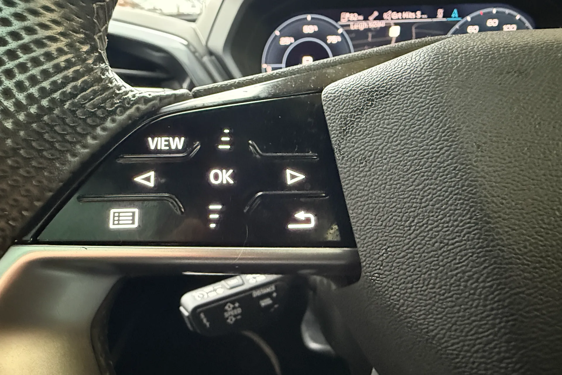 Audi Q4 thumbnail image number 8