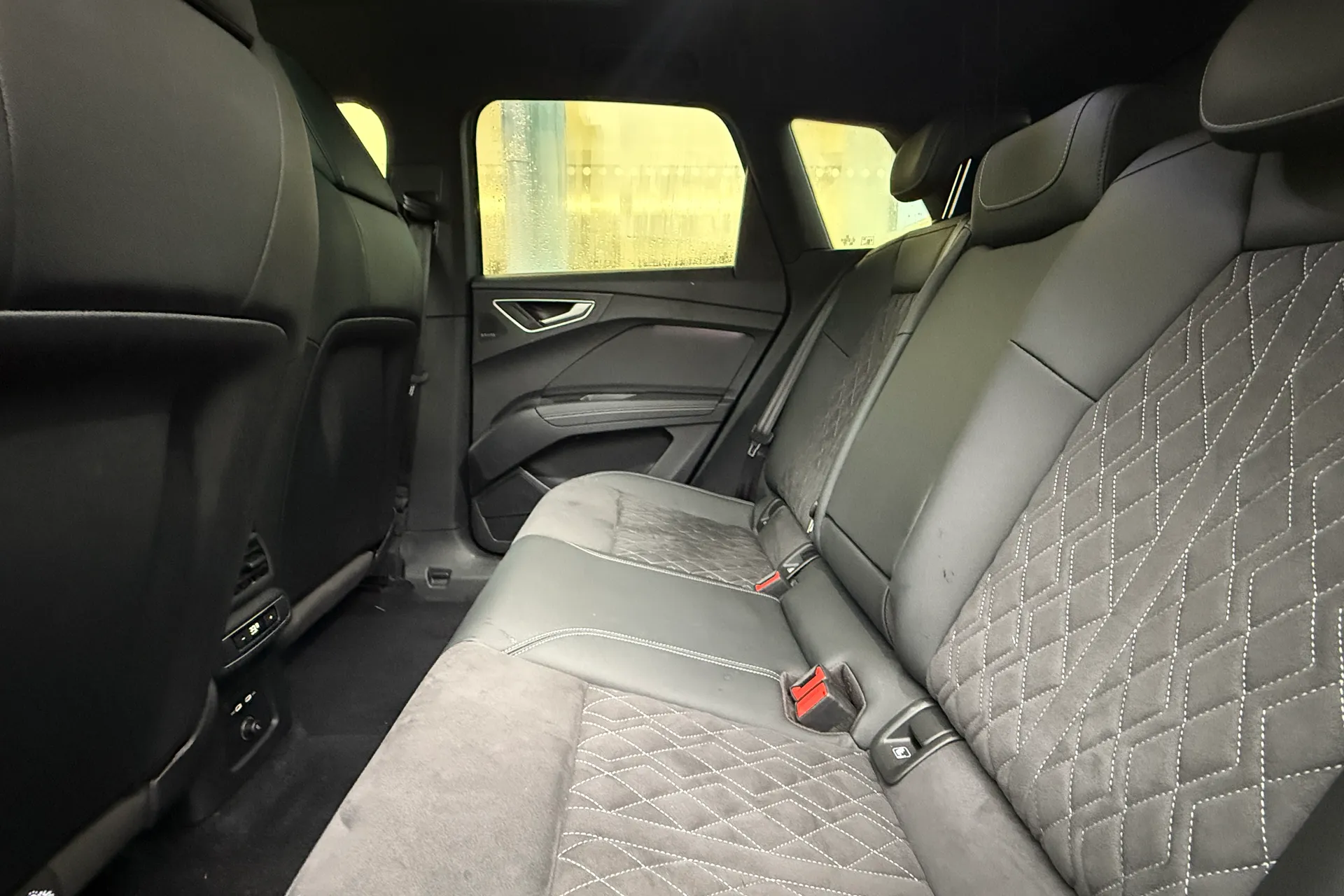 Audi Q4 thumbnail image number 31