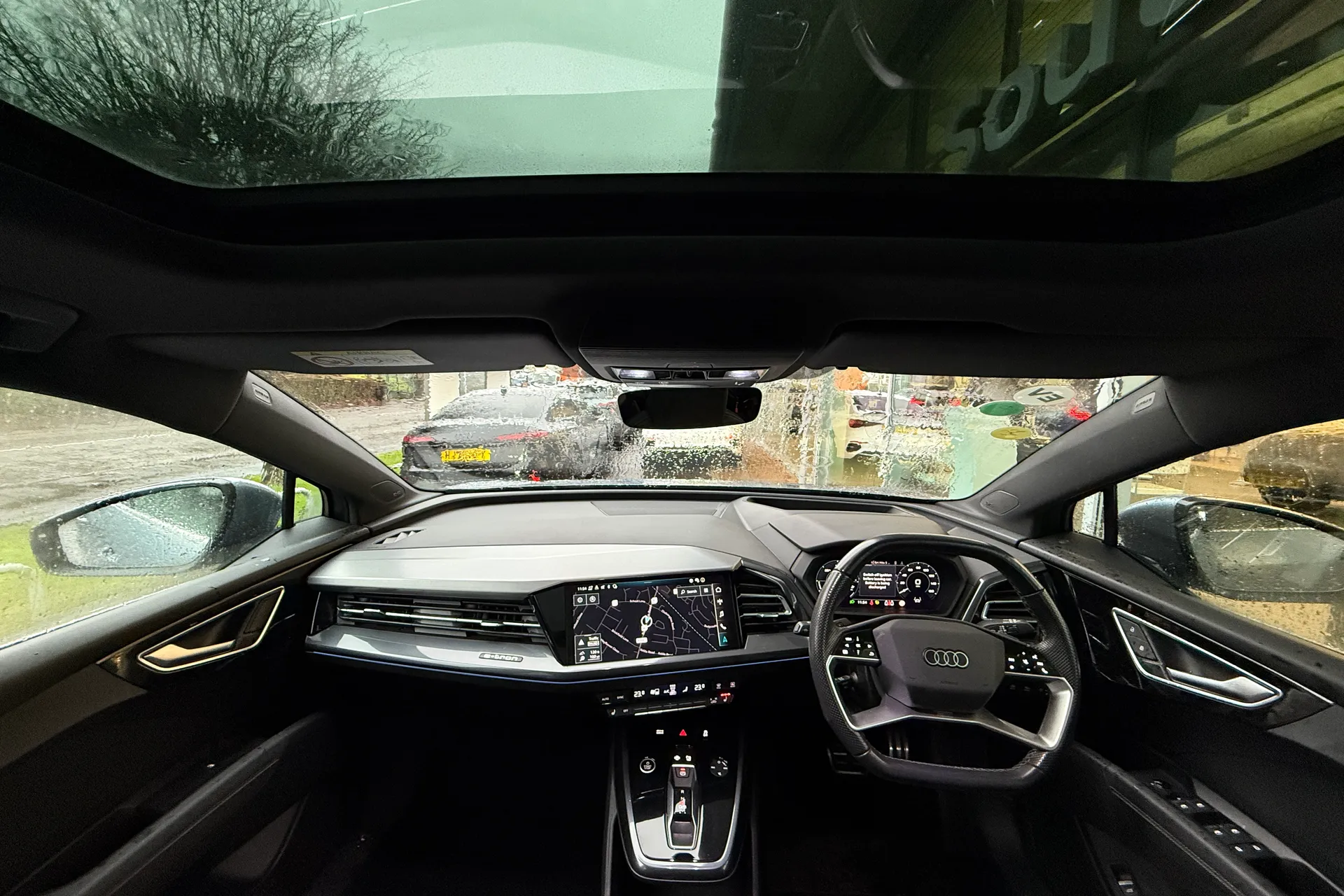 Audi Q4 thumbnail image number 3