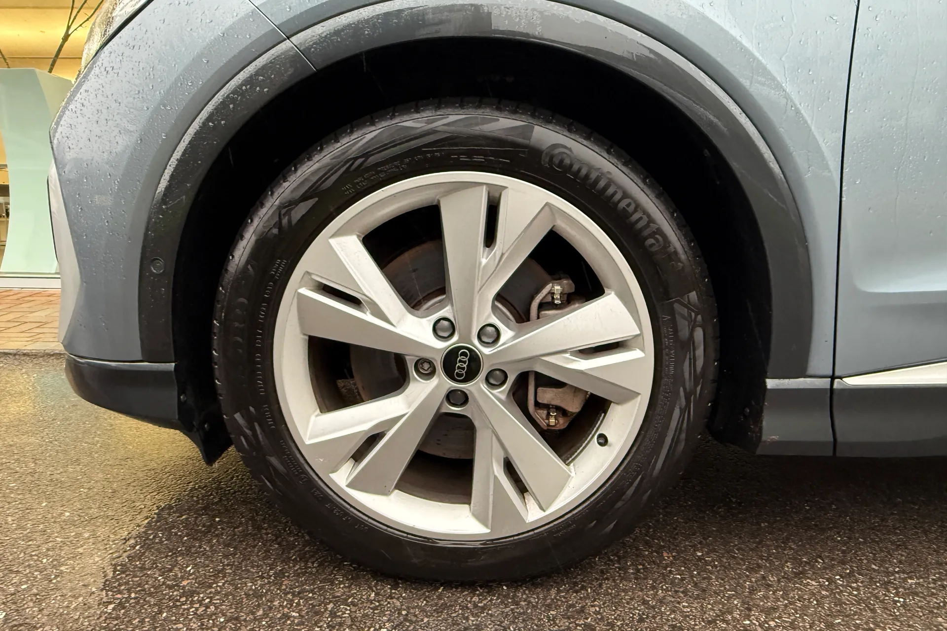 Audi Q4 thumbnail image number 32