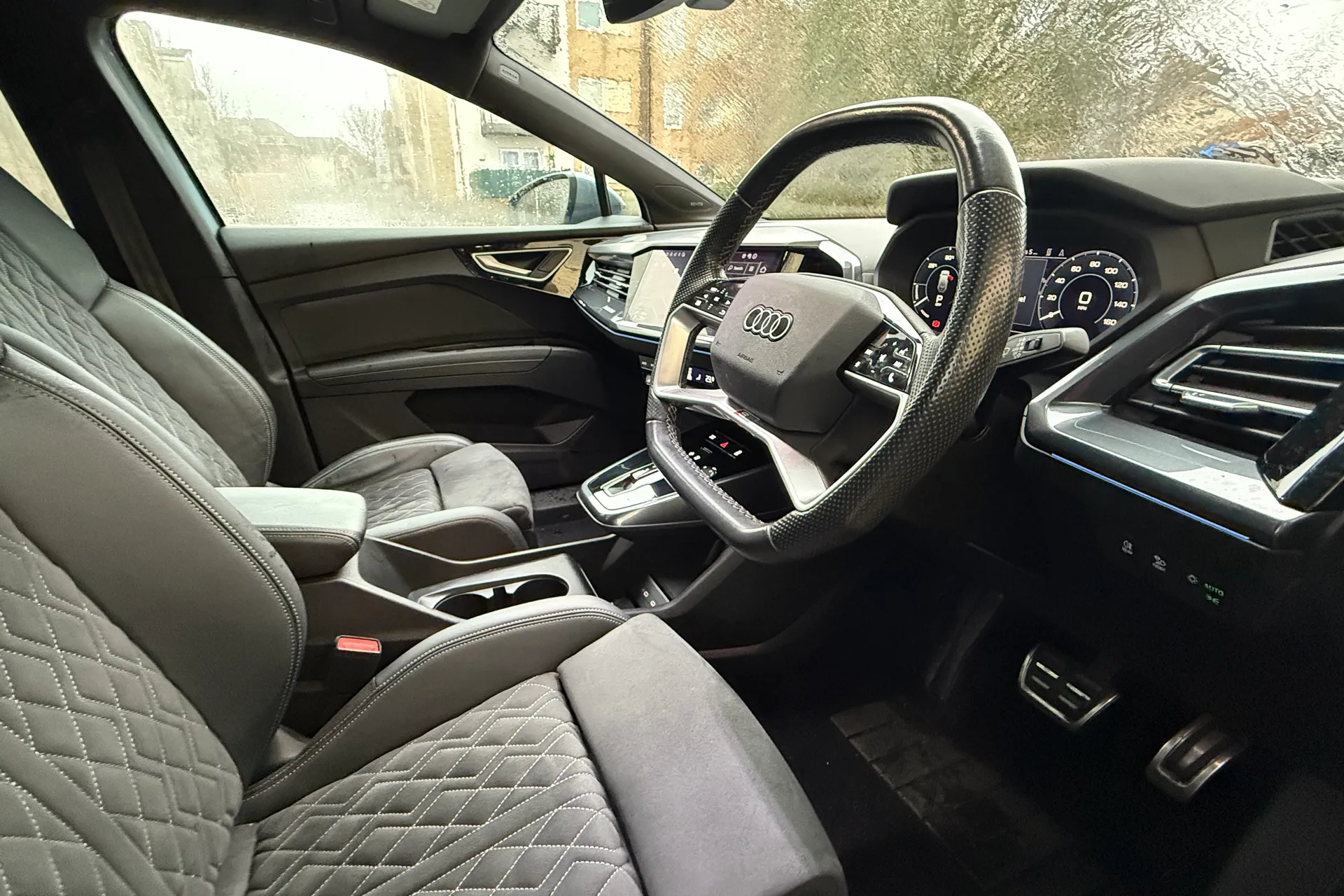 Audi Q4 thumbnail image number 18