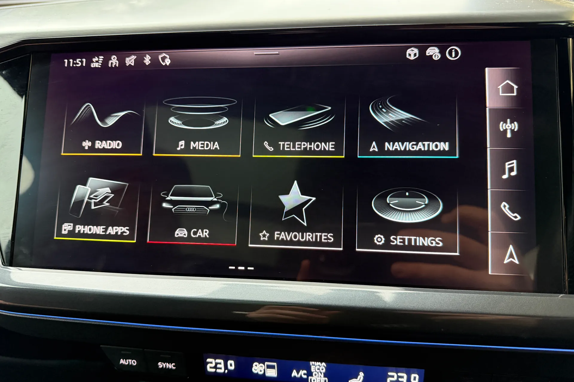 Audi Q4 thumbnail image number 11