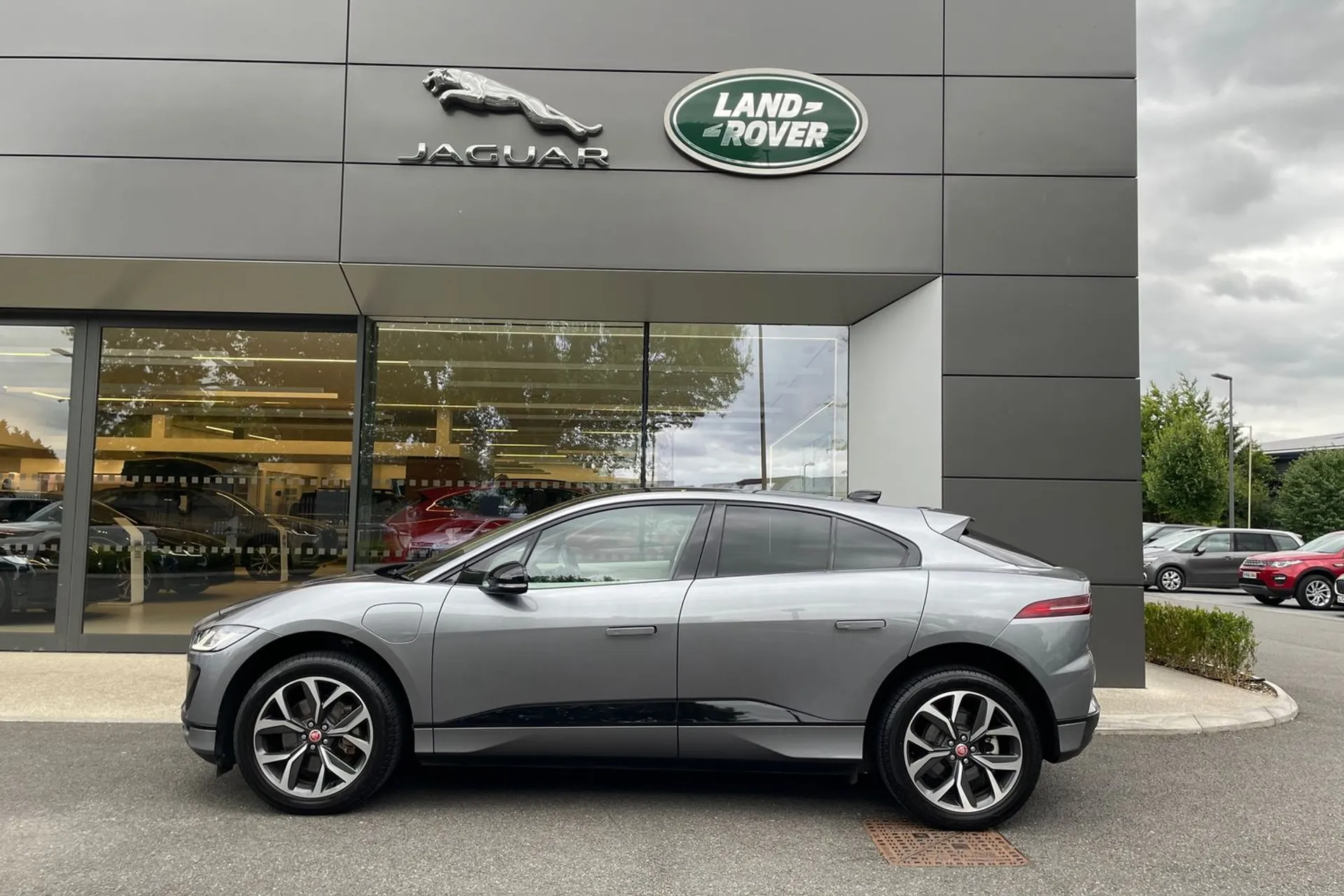 Jaguar I-PACE thumbnail image number 26