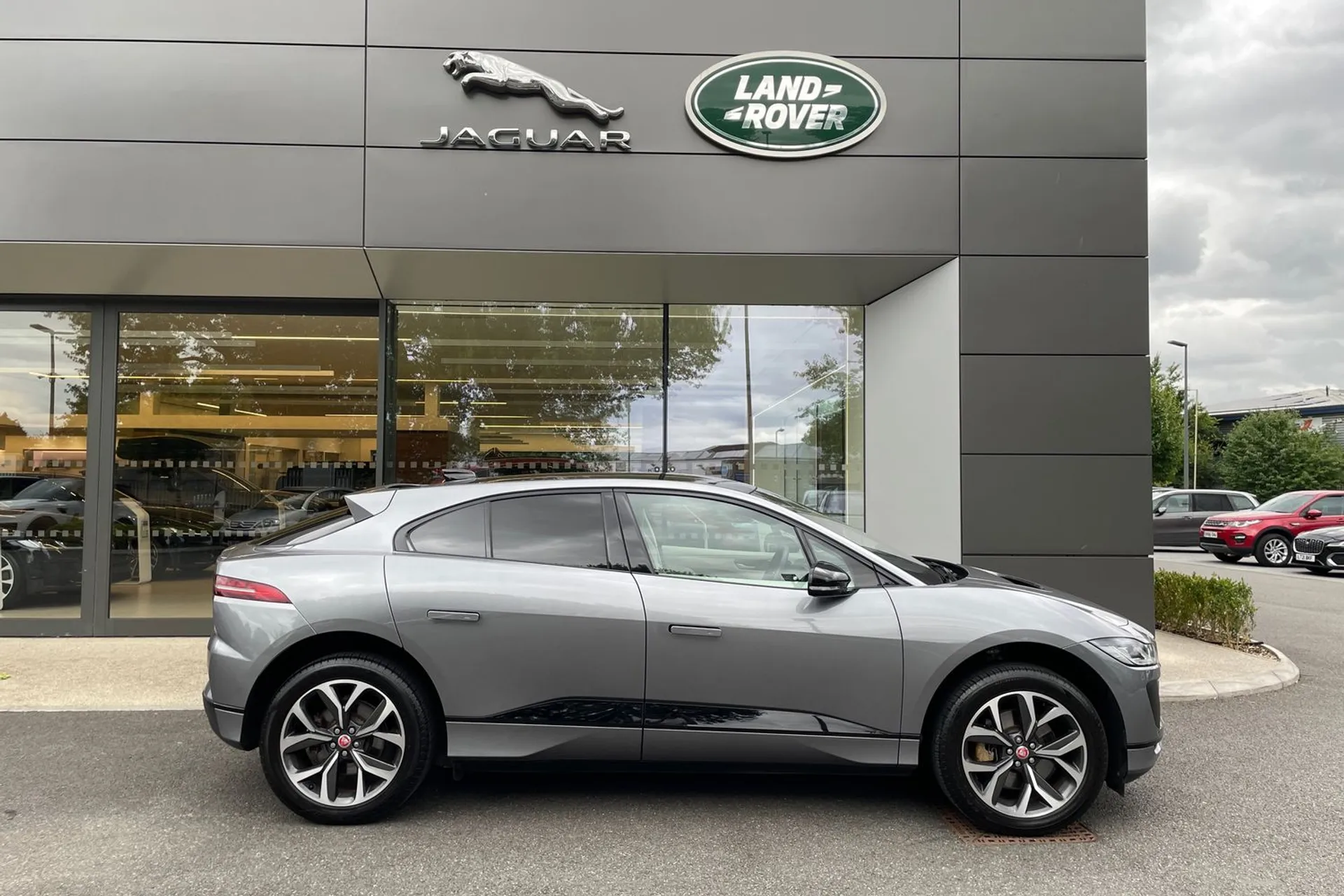 Jaguar I-PACE thumbnail image number 2