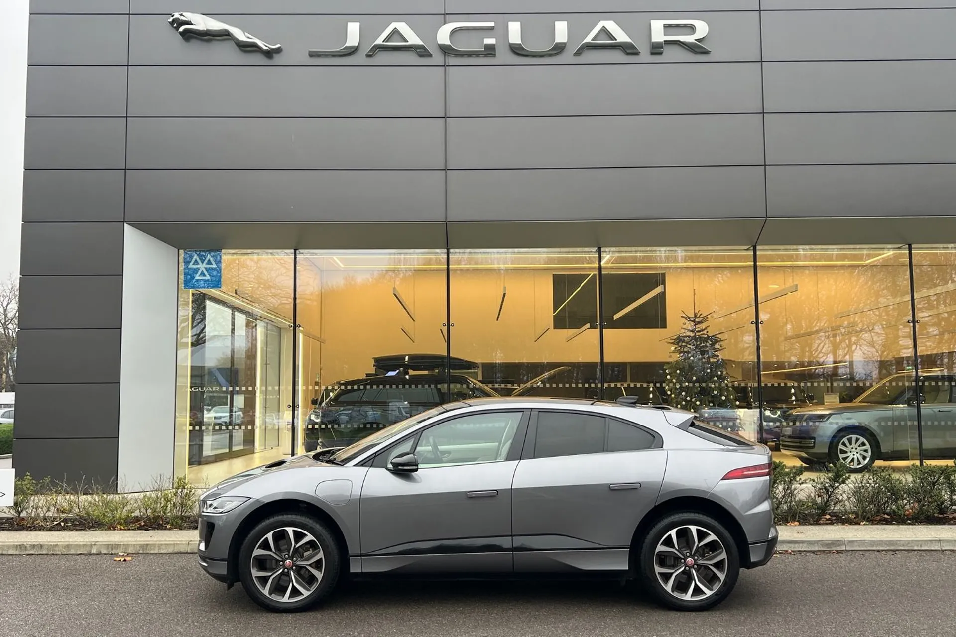 Jaguar I-PACE thumbnail image number 7