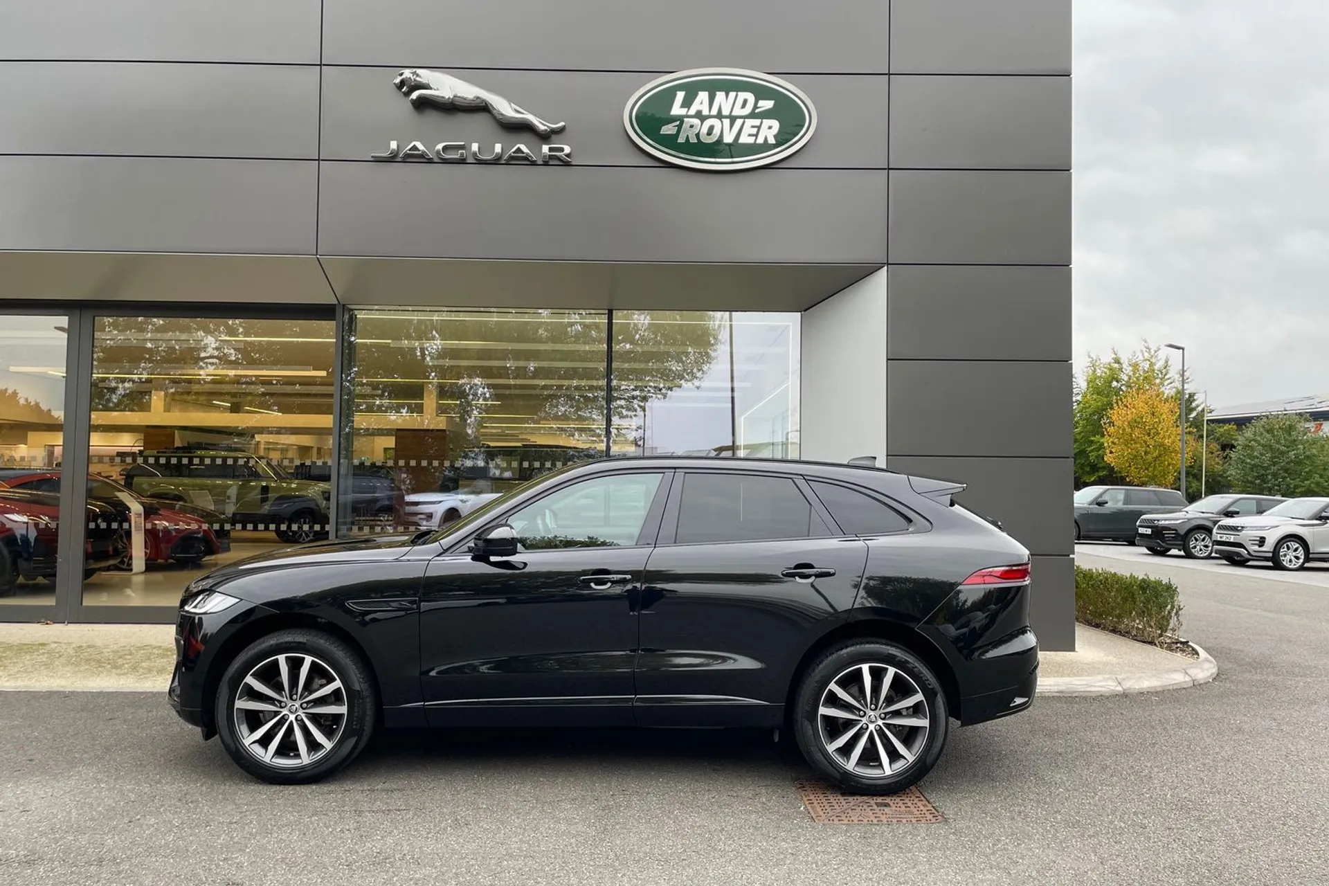 Jaguar F-PACE thumbnail image number 7