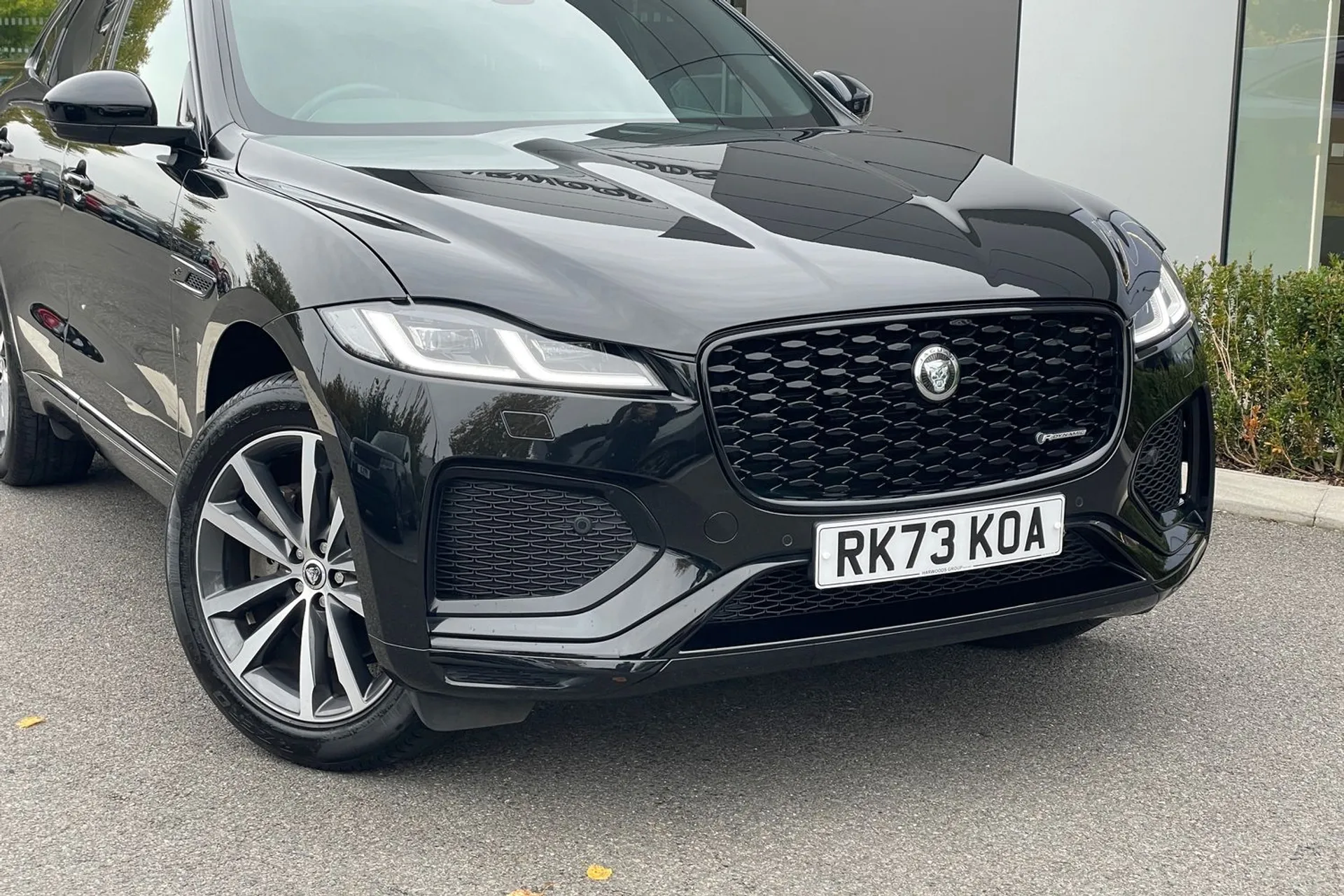 Jaguar F-PACE thumbnail image number 2