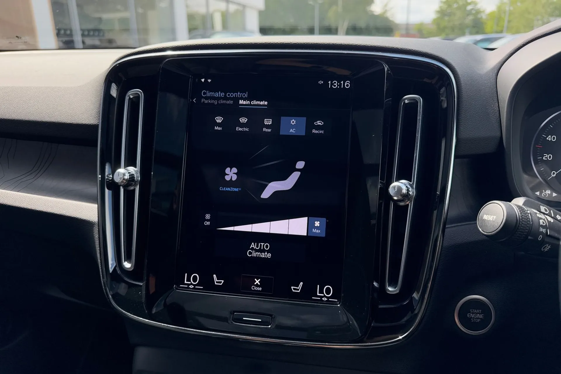 Volvo XC40 thumbnail image number 39