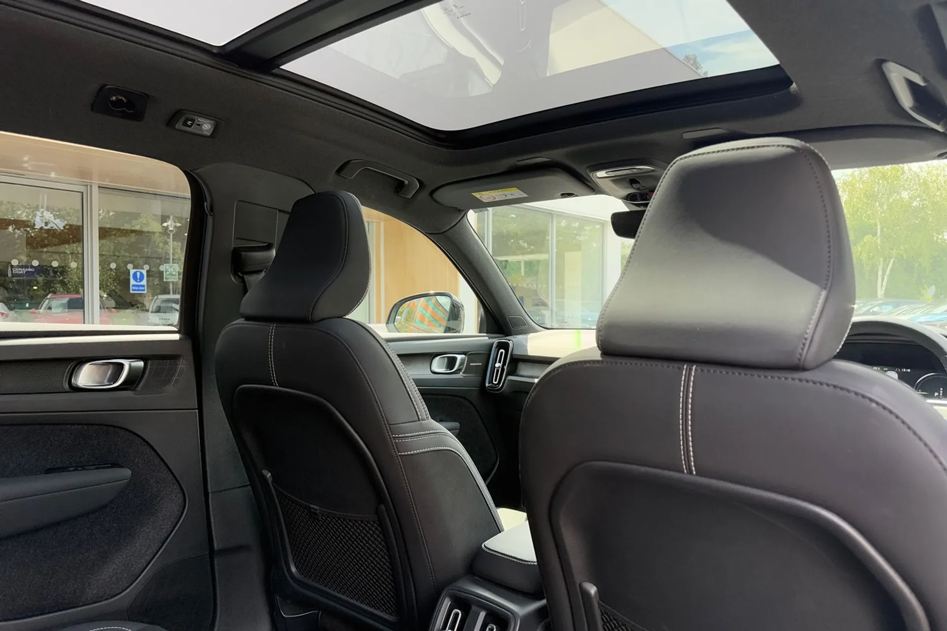 Volvo XC40 thumbnail image number 23