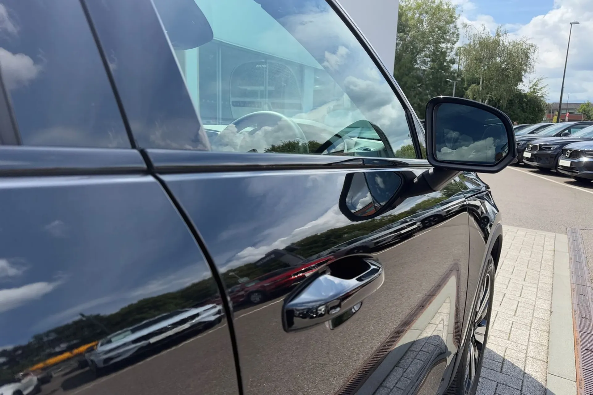 Volvo XC40 thumbnail image number 16
