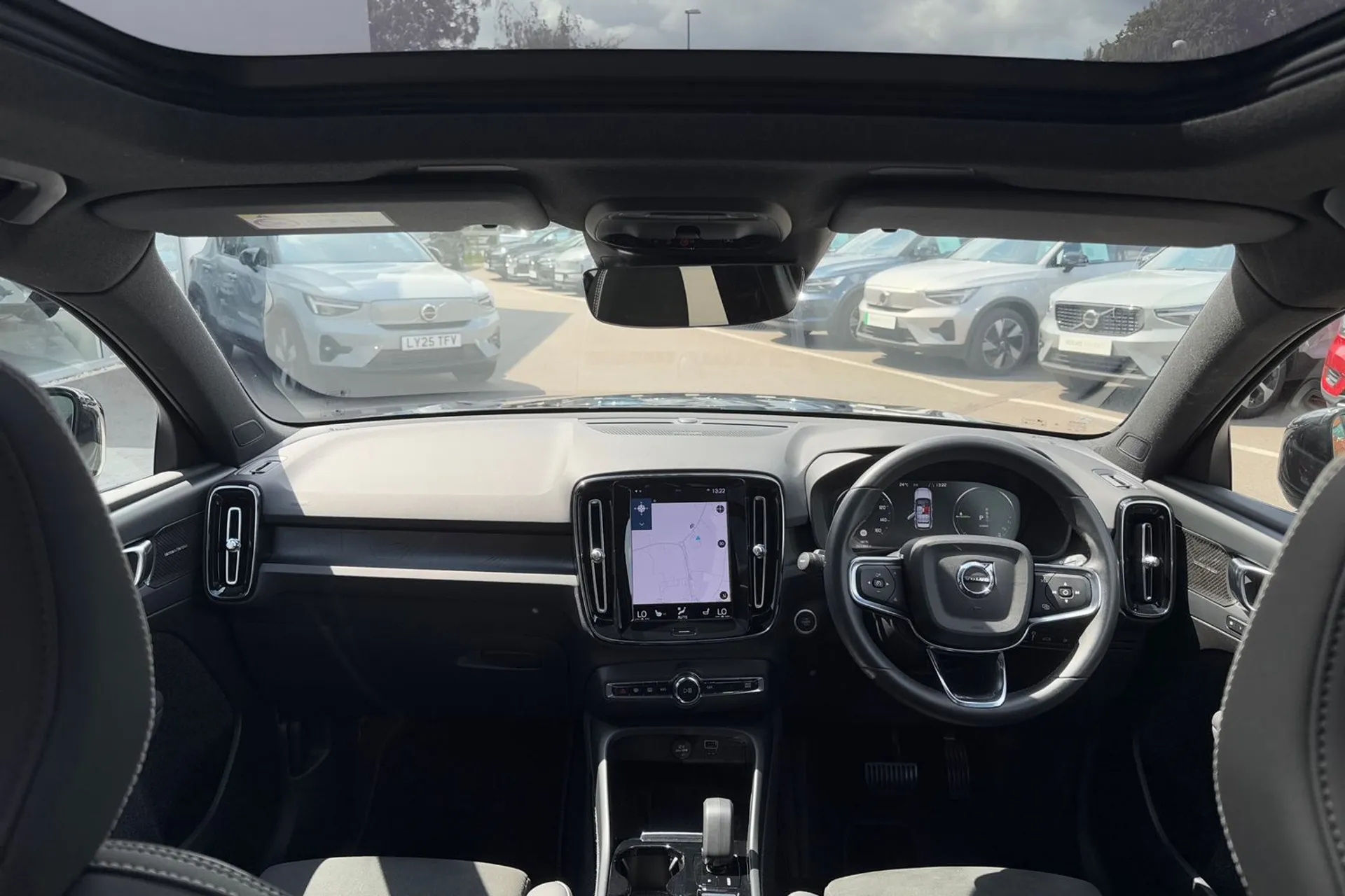 Volvo XC40 thumbnail image number 3