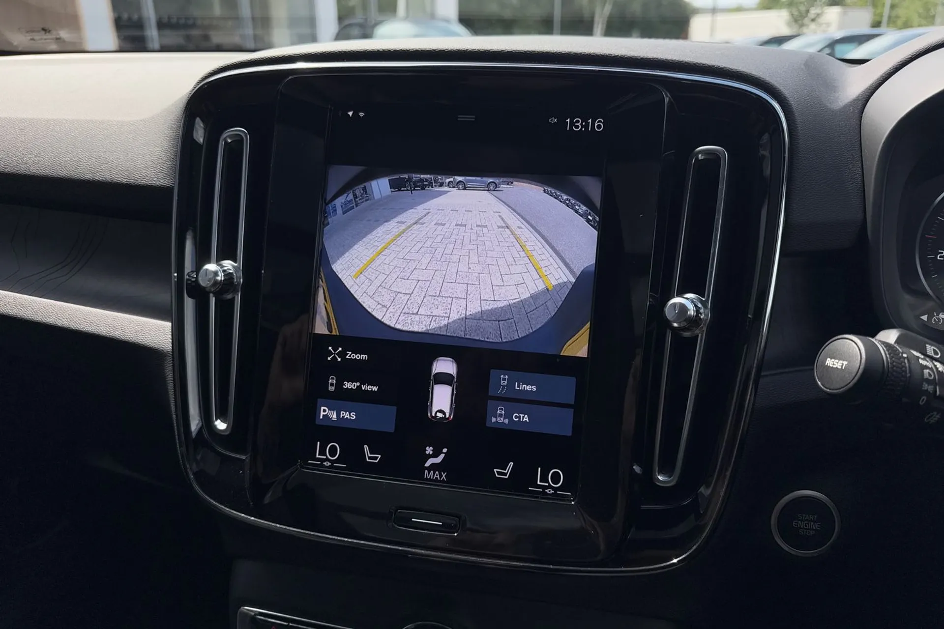 Volvo XC40 thumbnail image number 38