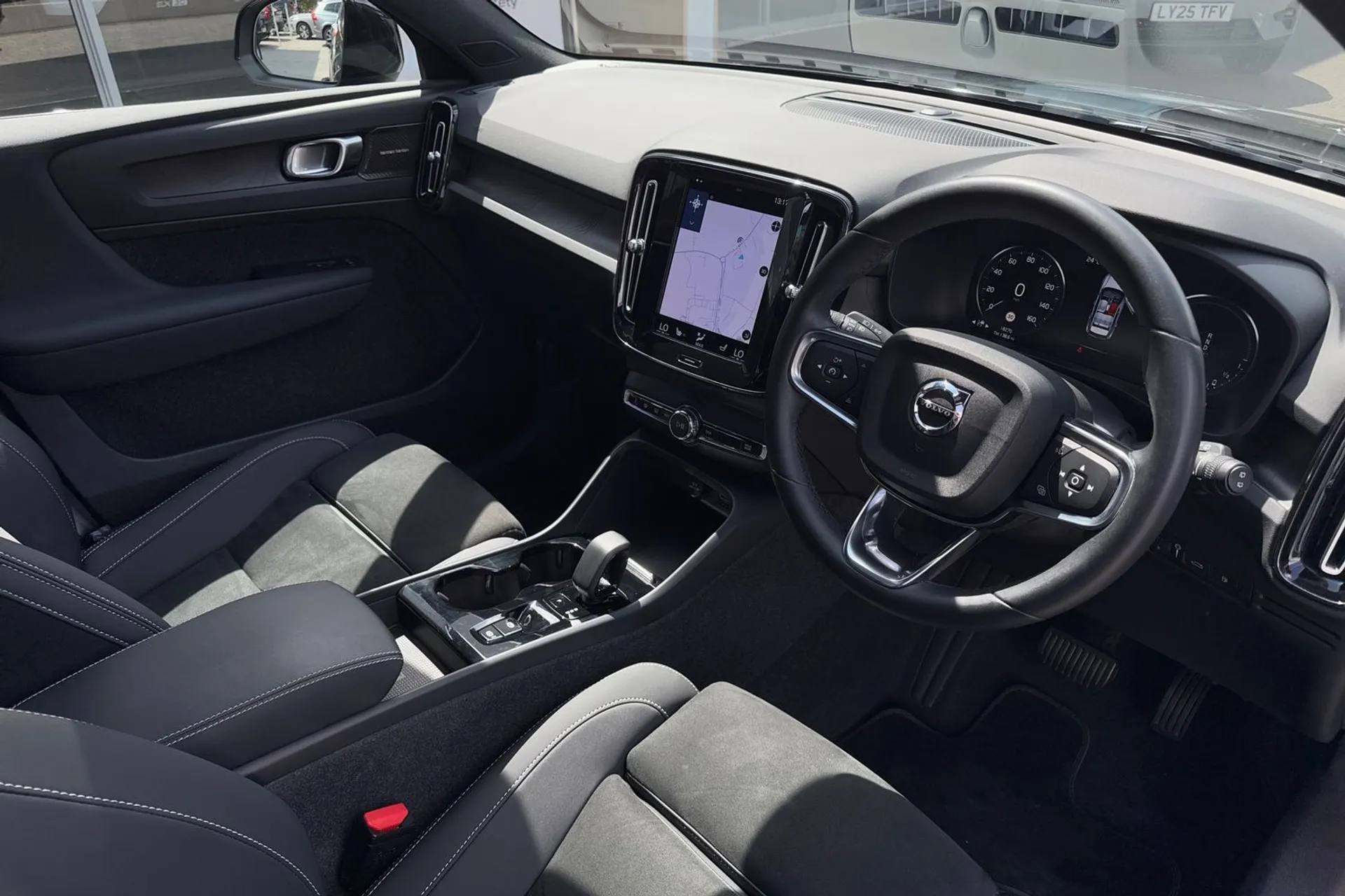 Volvo XC40 thumbnail image number 5