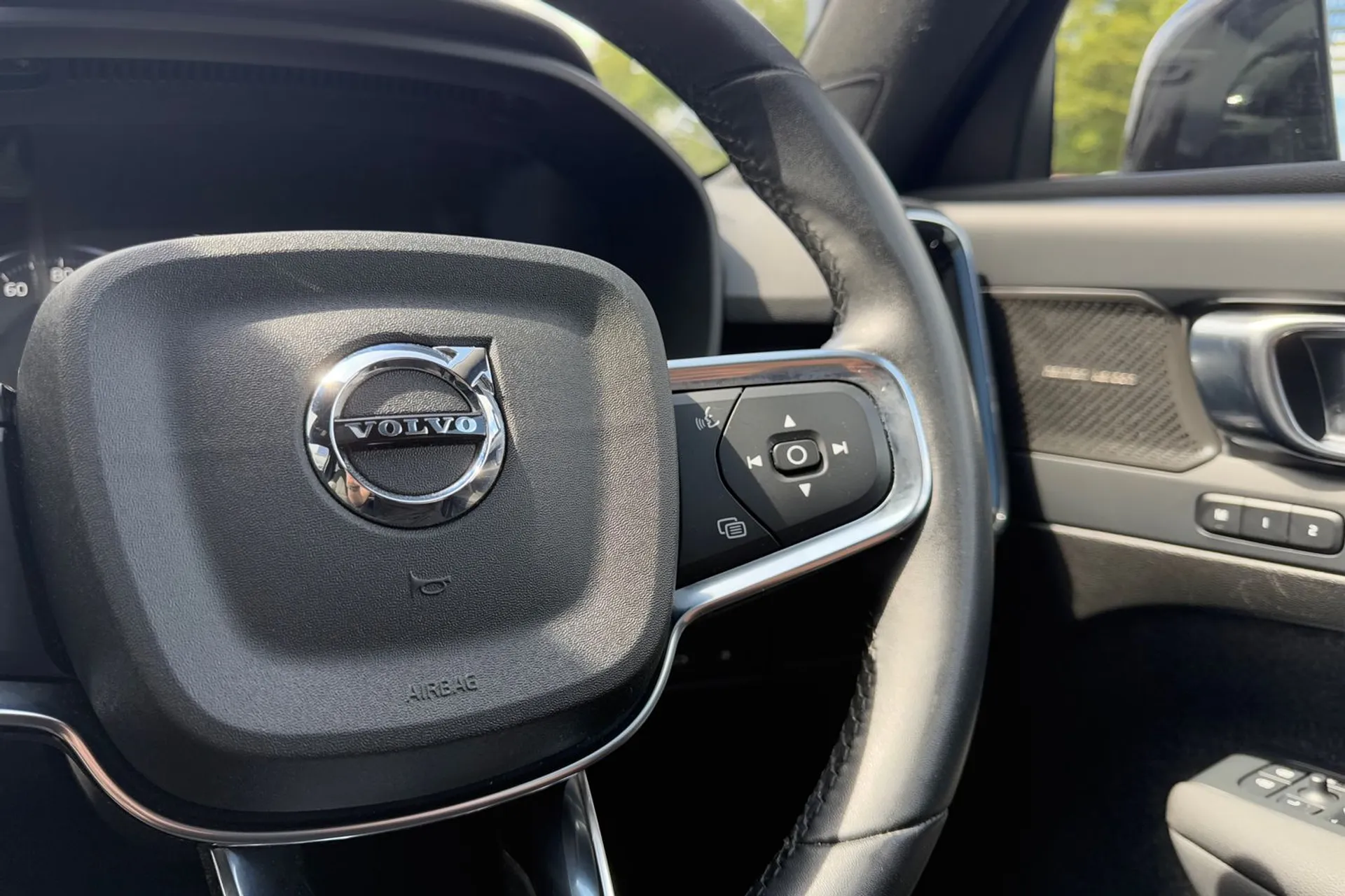 Volvo XC40 thumbnail image number 36