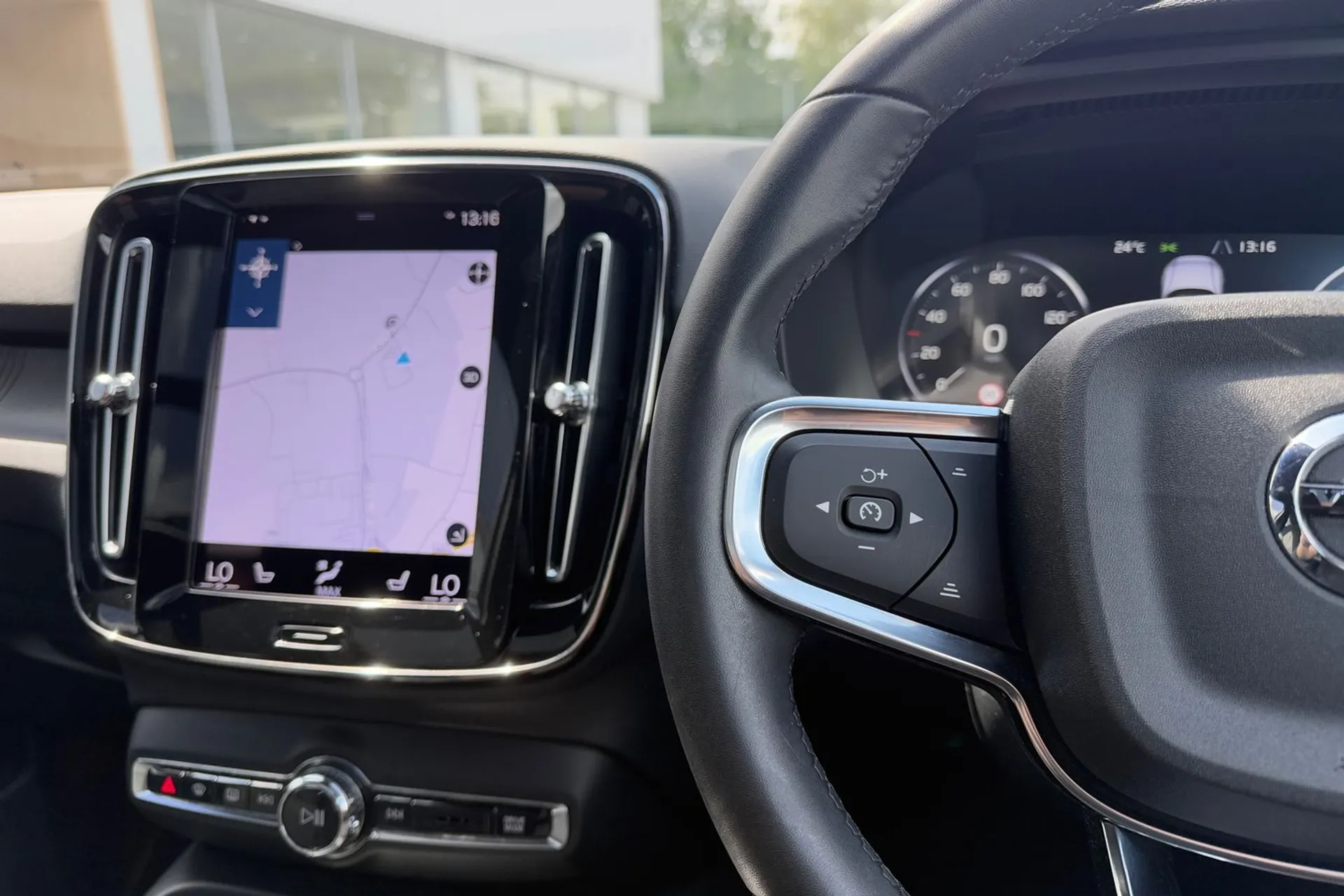 Volvo XC40 thumbnail image number 35