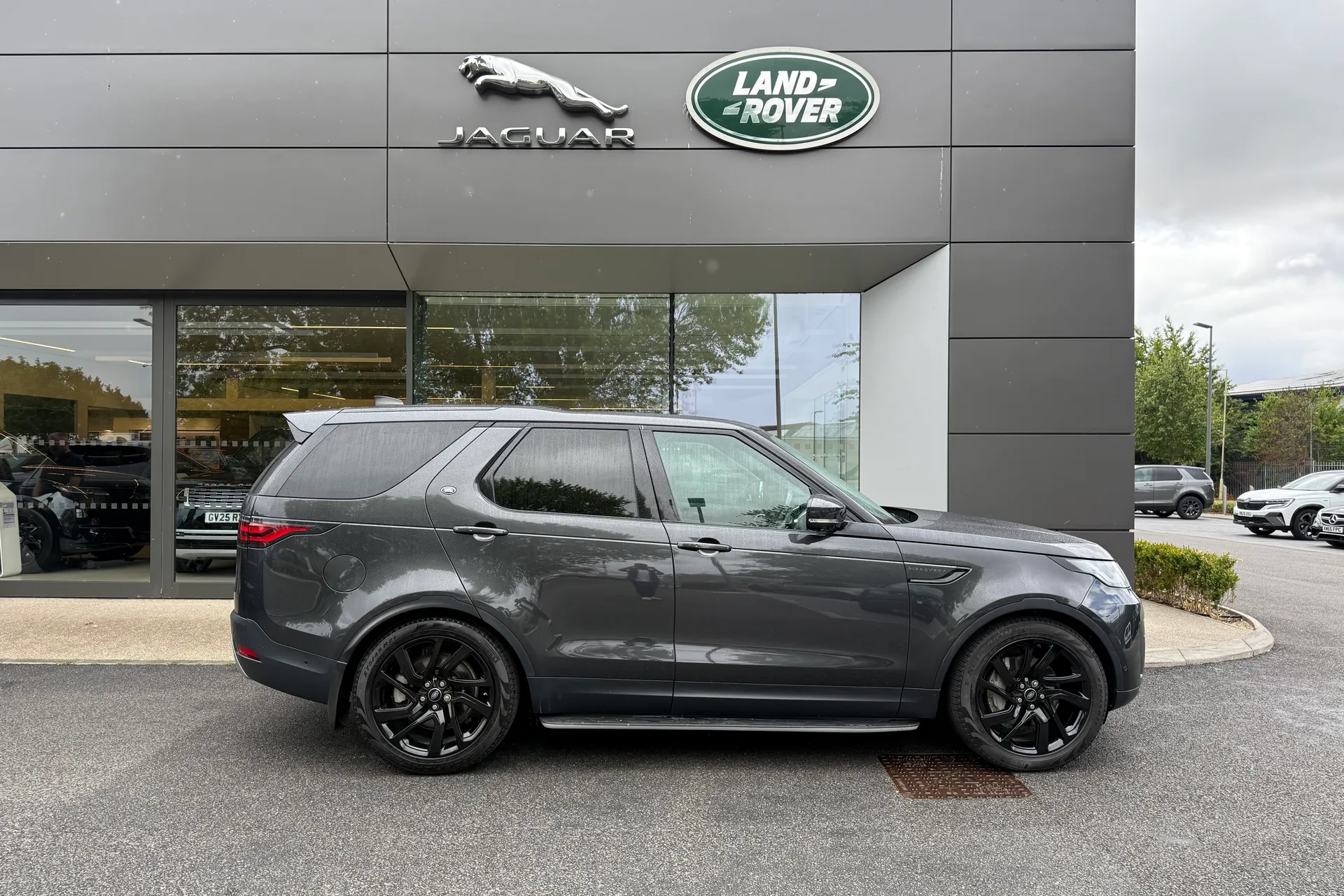 LAND ROVER DISCOVERY thumbnail image number 2
