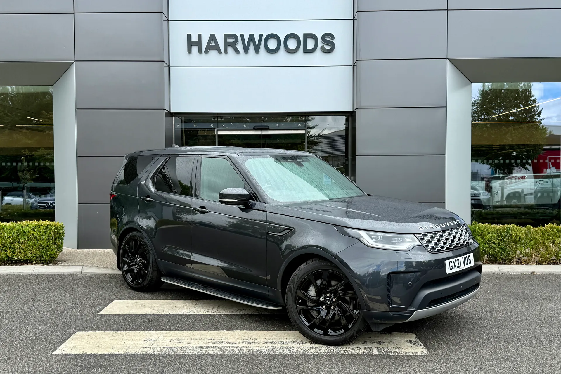 LAND ROVER DISCOVERY focused image