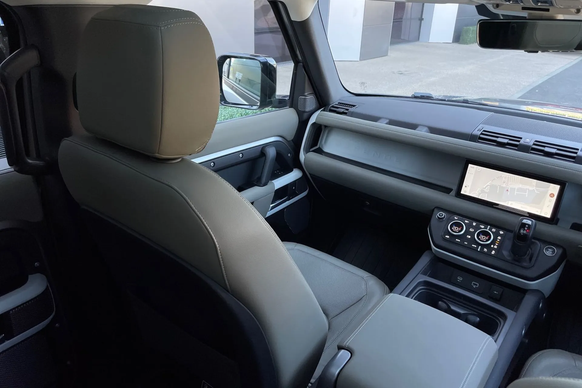 LAND ROVER DEFENDER thumbnail image number 47