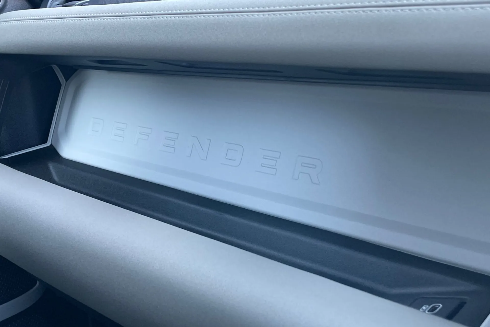 LAND ROVER DEFENDER thumbnail image number 56
