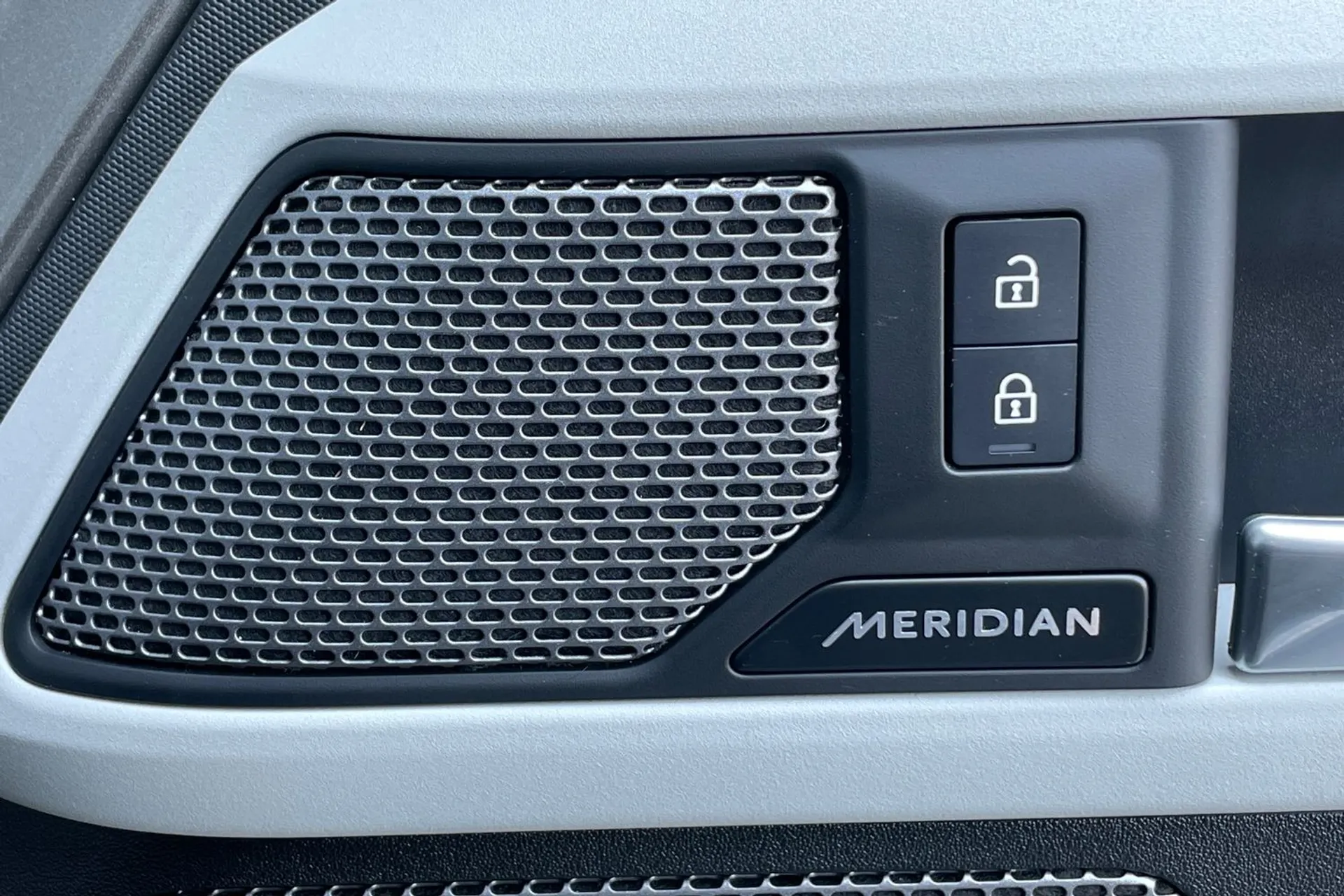 LAND ROVER DEFENDER thumbnail image number 58