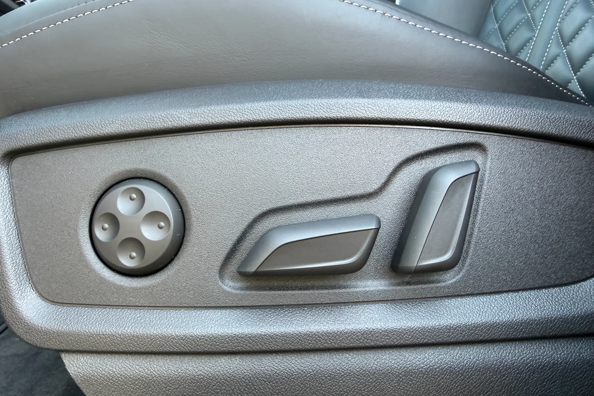 Audi Q5 thumbnail image number 17